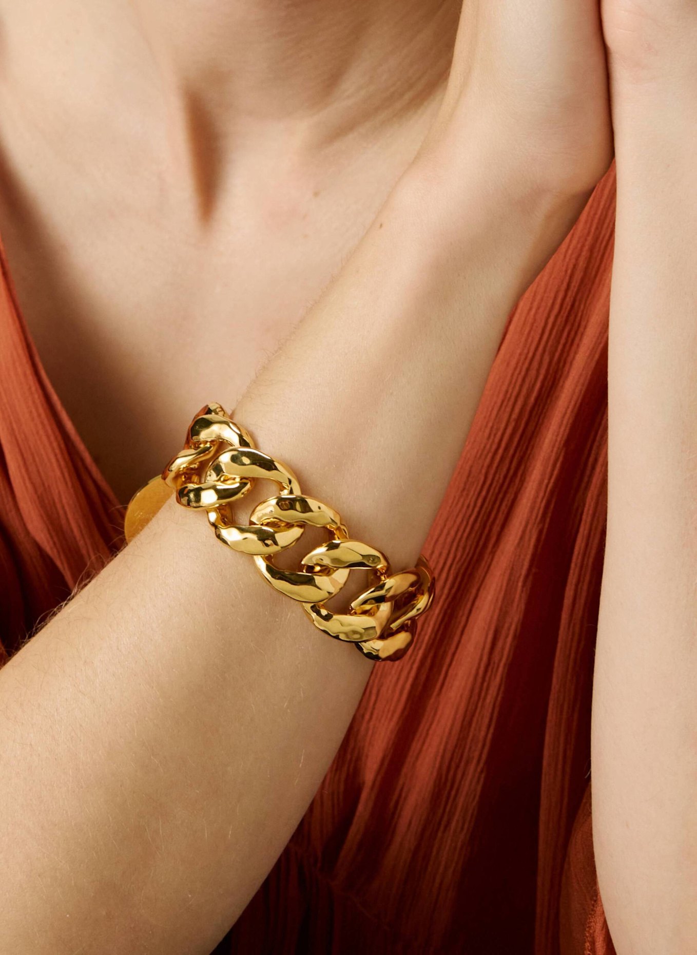 VANESSA BARONI Armbänder HAMMERED BRACELET GOLD by GLAMBOU: GOLD