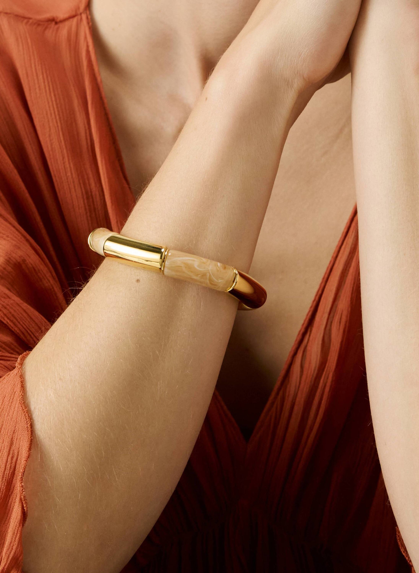 VANESSA BARONI Armbänder FLEX BRACELET GOLD CREME BRULEE MARBLE by GLAMBOU: GOLD