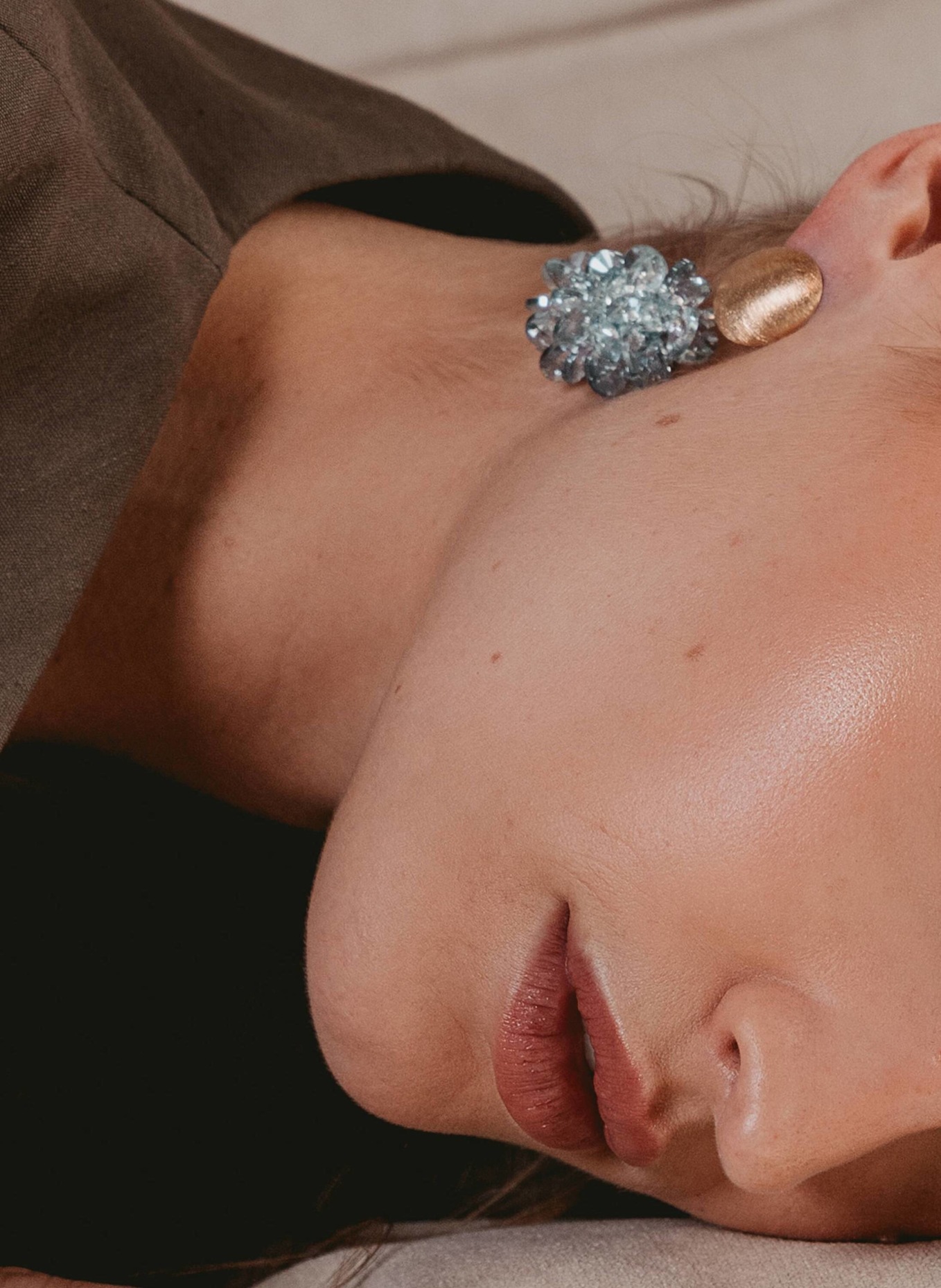 LOTT.gioielli Ohrringe SOLEA THICK OVAL CRYSTAL SEQUINS METALLIC GREEN by GLAMBOU: GOLD