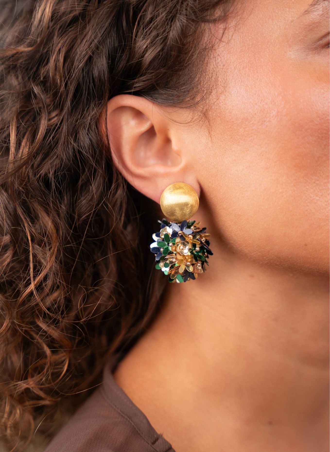 LOTT.gioielli Ohrringe DAISY SEQUIN FLOWER GLOBE M EMERALD by GLAMBOU: GOLD