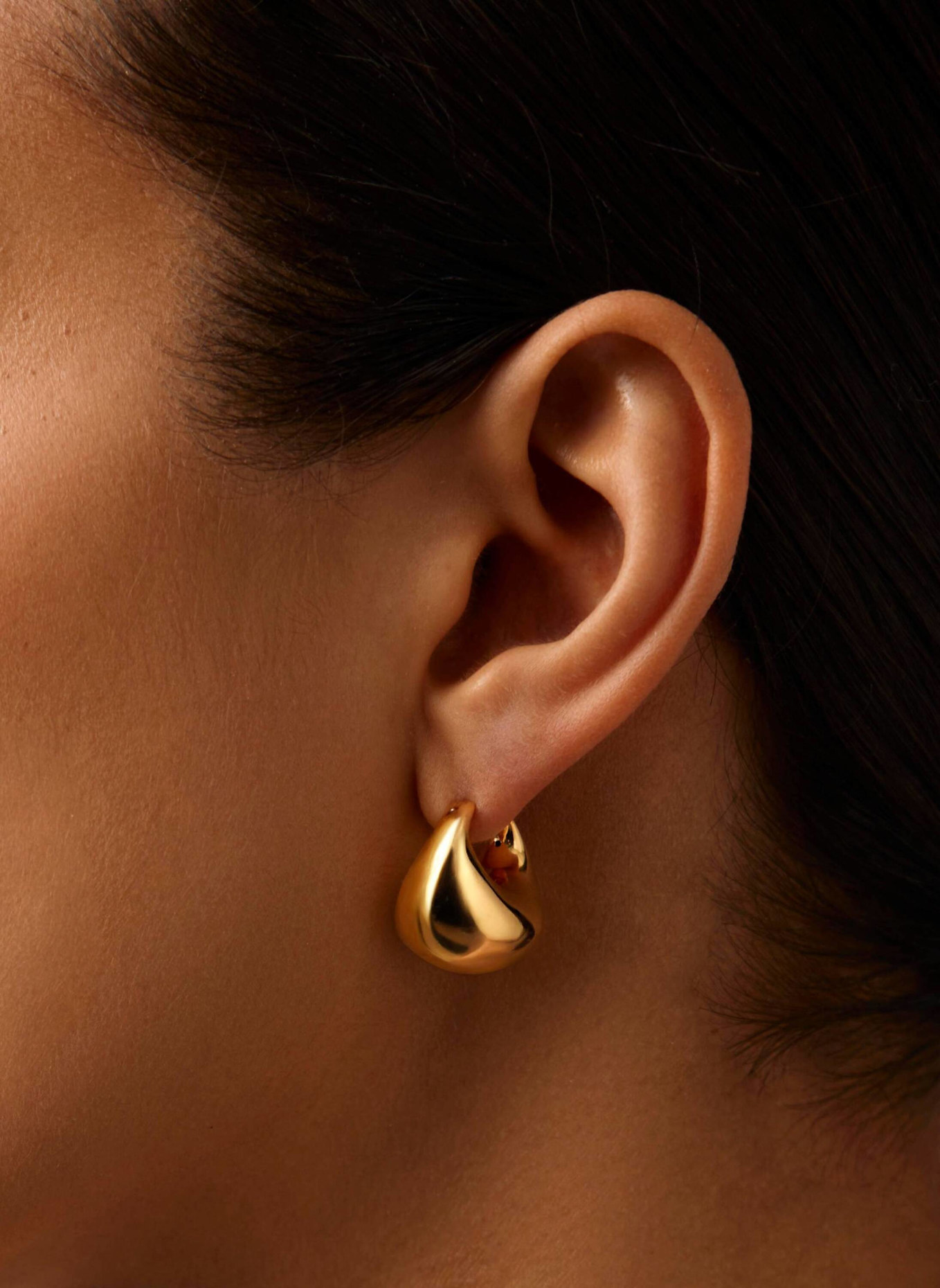 MISSOMA Creolen SCULPTURAL CHUBBY DOME SMALL HOOPS by GLAMBOU: GOLD