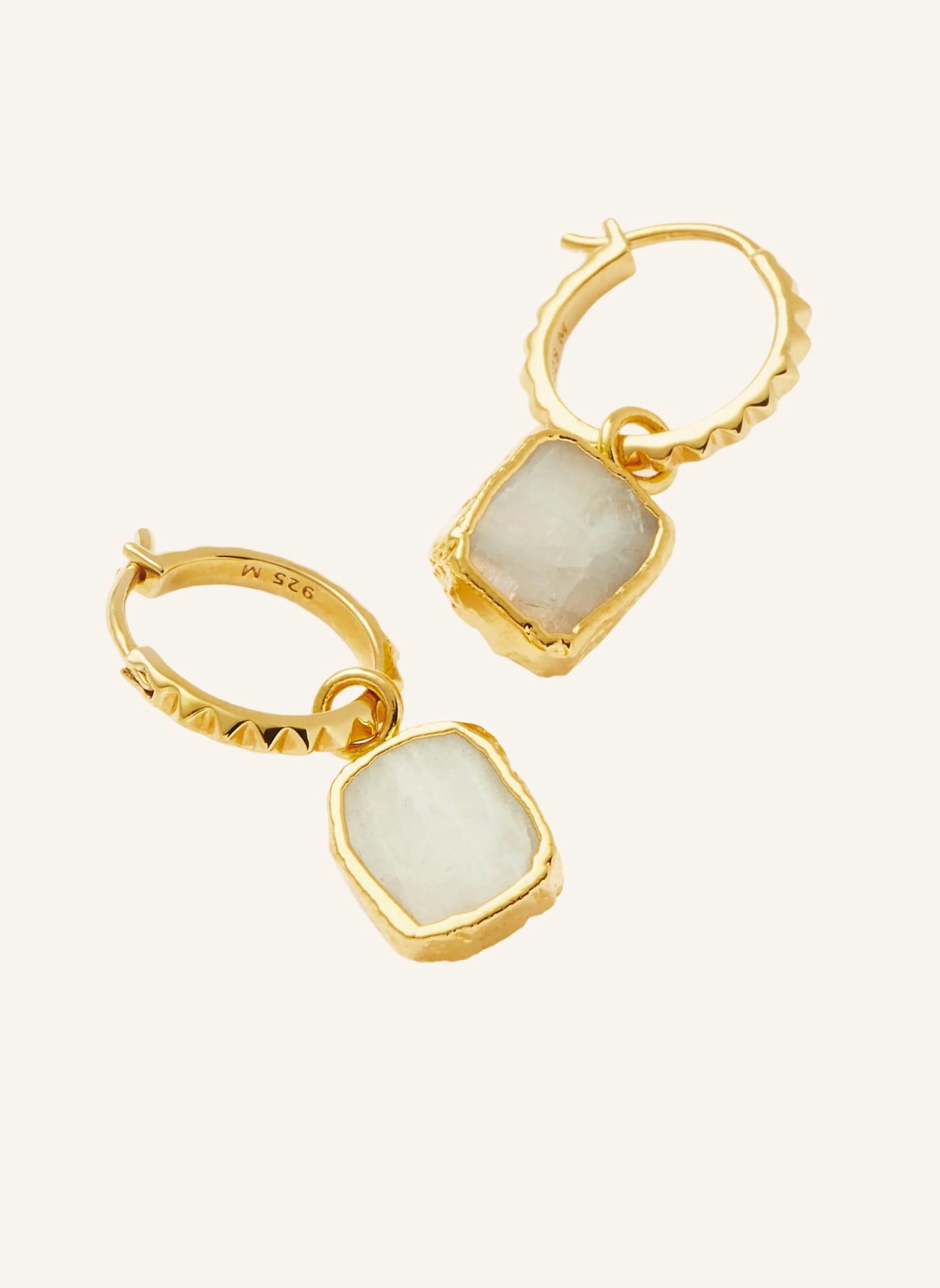 MISSOMA Creolen PYRAMID RAINBOW MOONSTONE MINI DROP HOOPS by GLAMBOU: GOLD