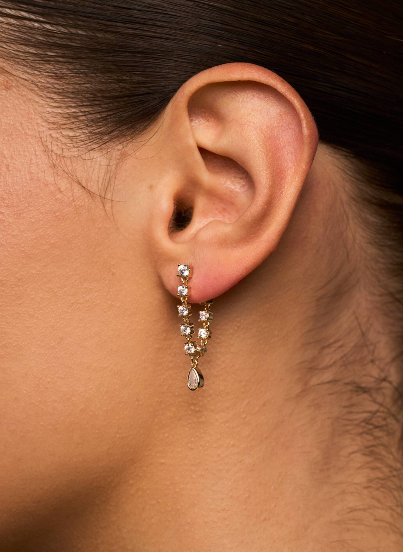 Lili Claspe Ohrhänger SMALL STEPHIE BEZEL EARRINGS by GLAMBOU: GOLD