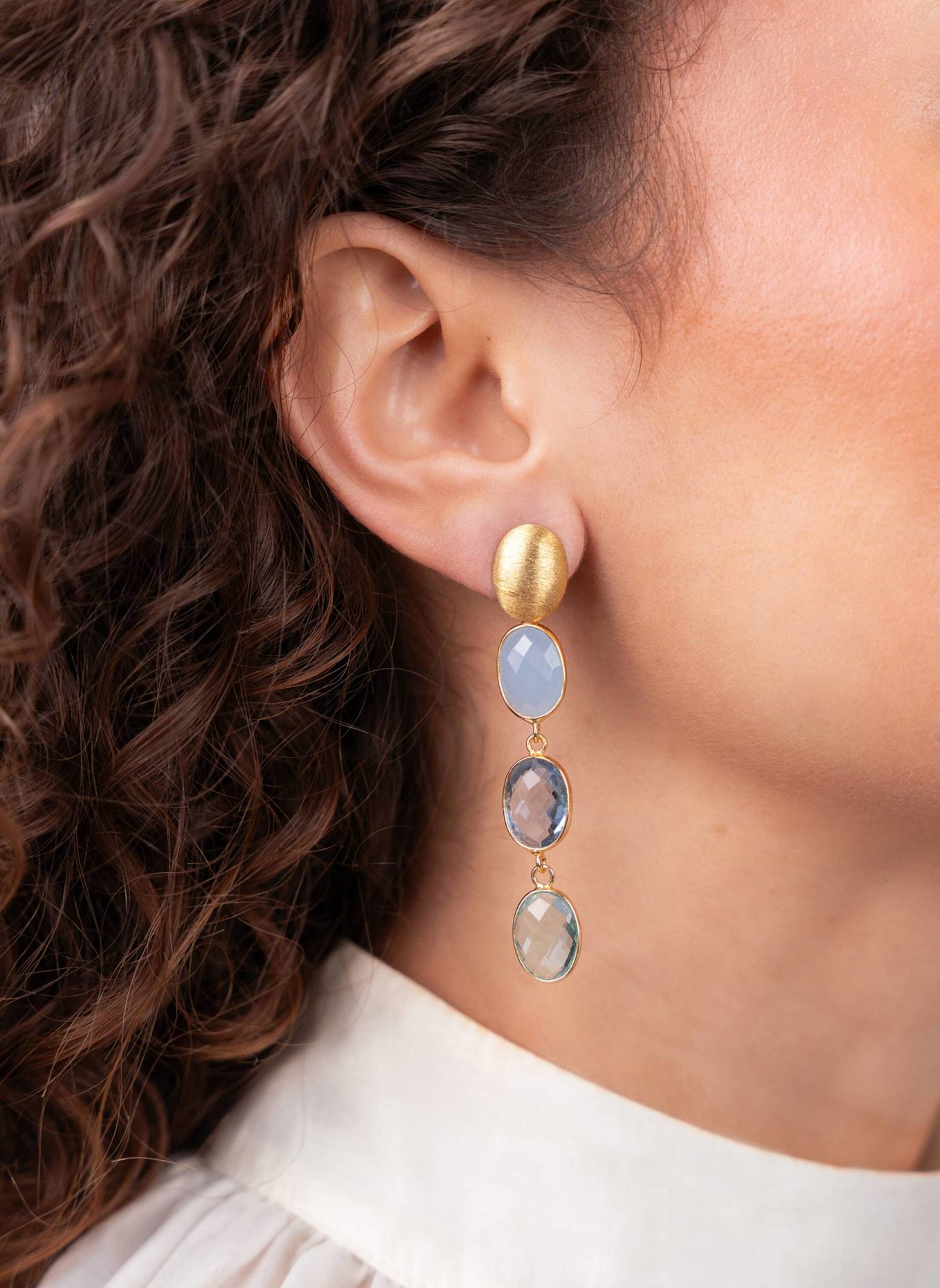 LOTT.gioielli Ohrhänger APRIL THREE FRAMED STONES BLUE by GLAMBOU: GOLD