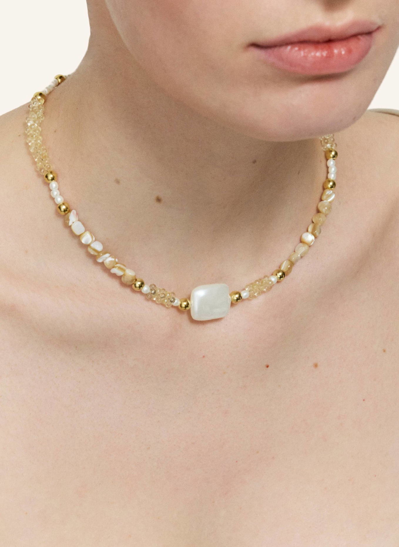 VANESSA BARONI Halsketten SHORE NECKLACE TAUPE by GLAMBOU: GOLD
