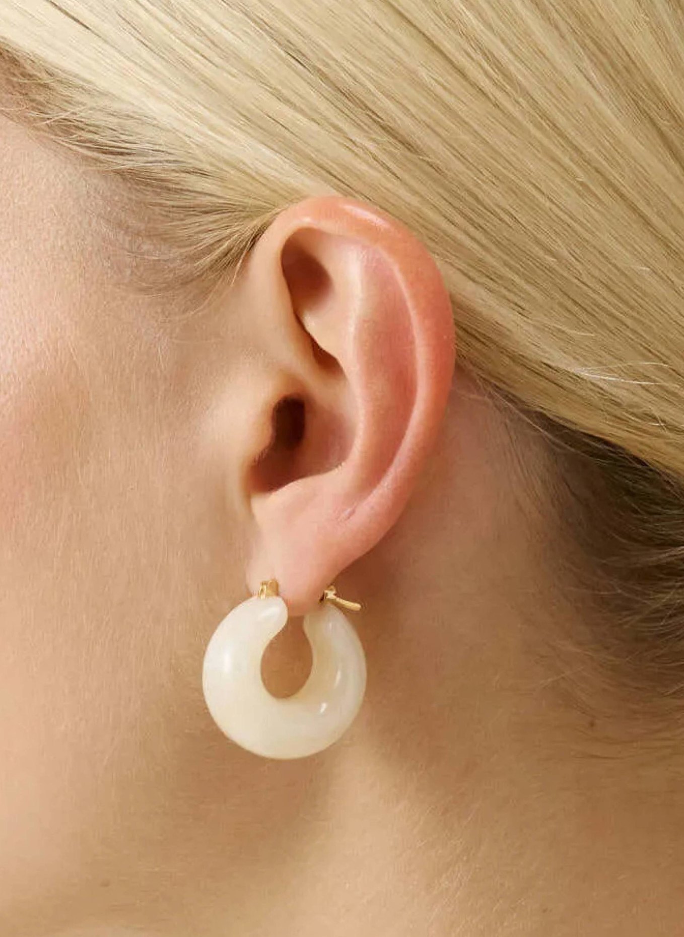 VANESSA BARONI Creolen CIRCLET EARRING PEARL MARBLE by GLAMBOU: GOLD