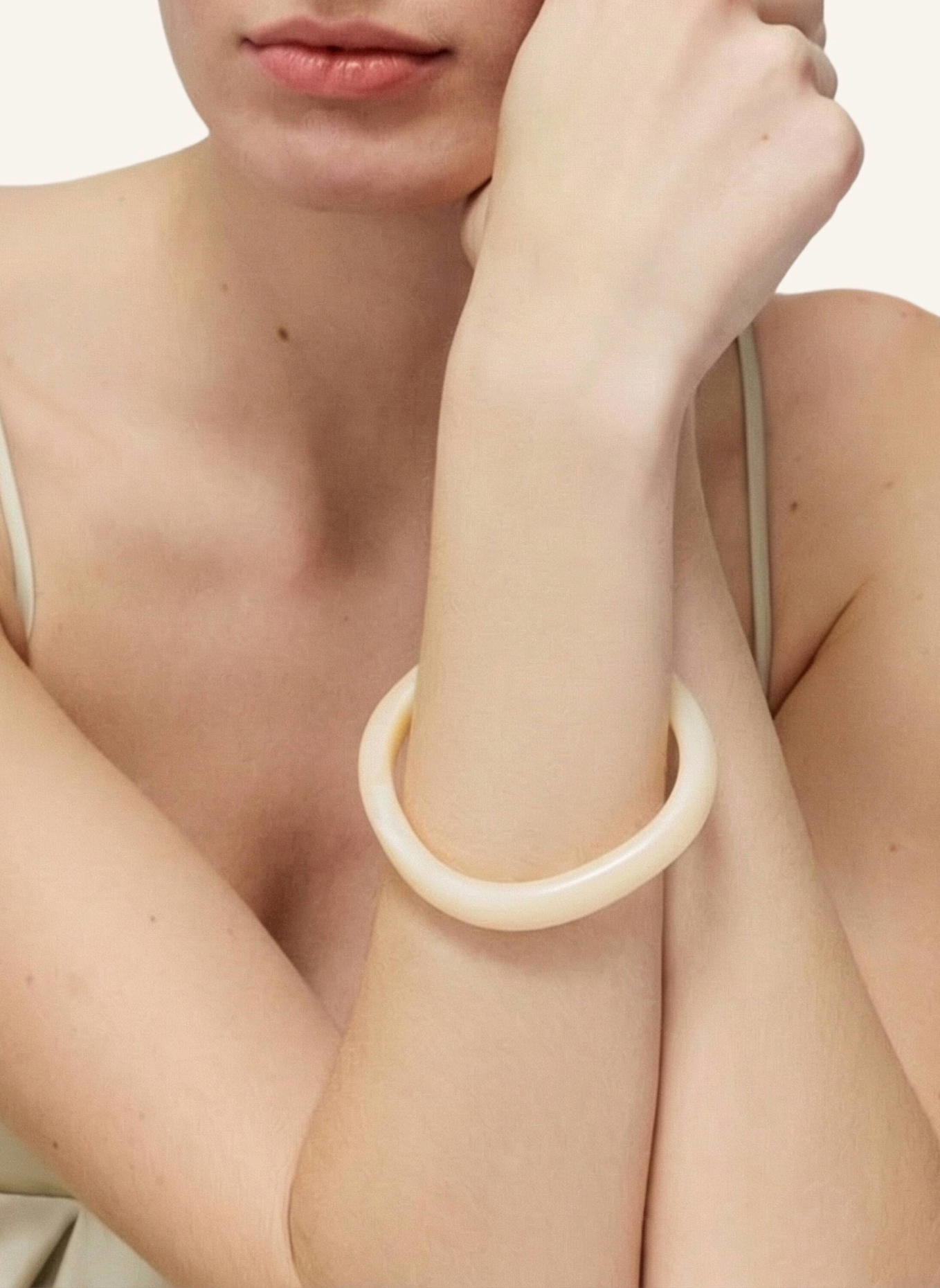 VANESSA BARONI Armreifen SOFT EDGE BANGLE LATTE MARBLE by GLAMBOU: GOLD