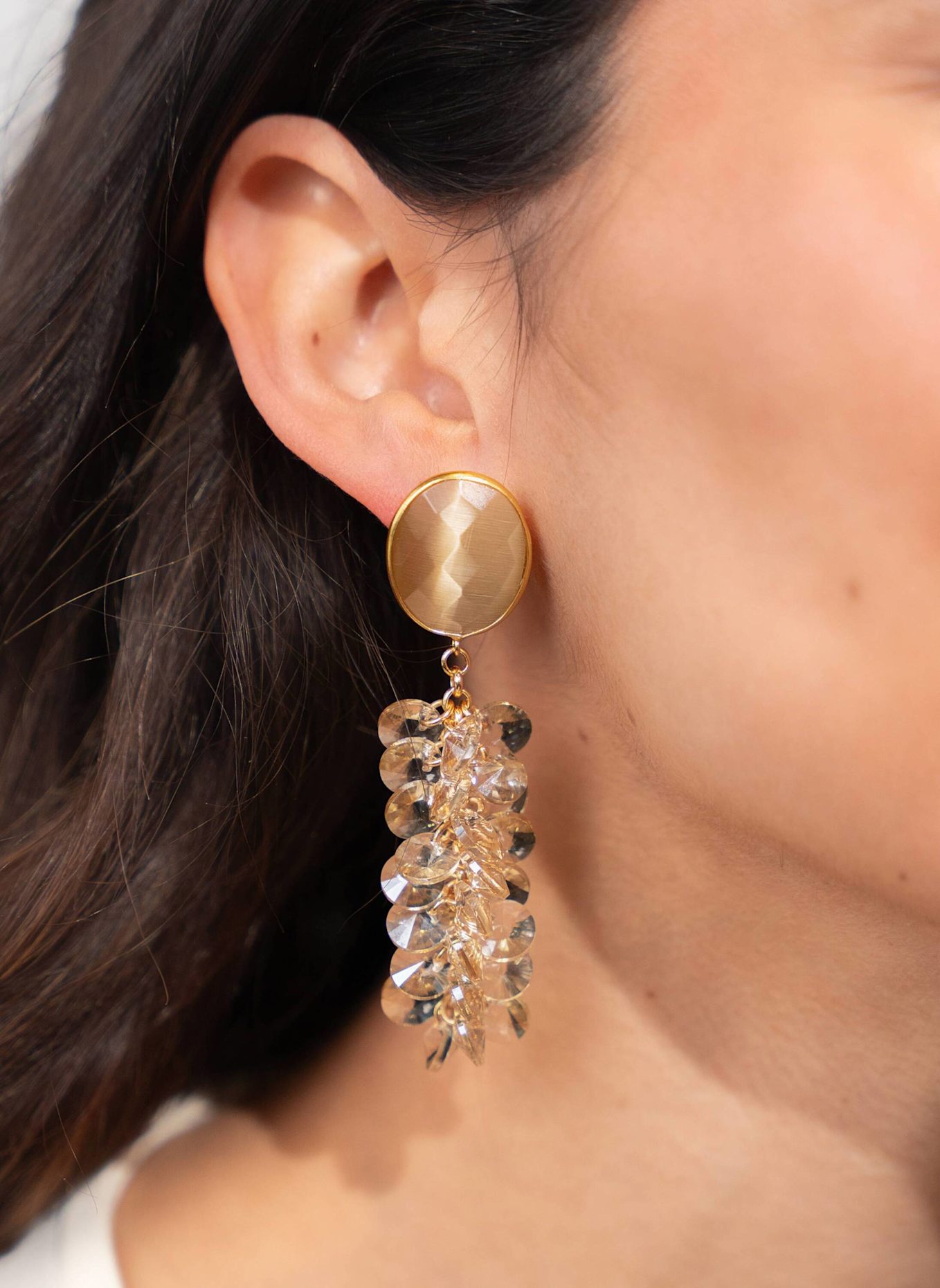 LOTT.gioielli Ohrhänger LONNEKE CE GB CLUSTER OF THICK SEQUINS WARM BEIGE by GLAMBOU: GOLD
