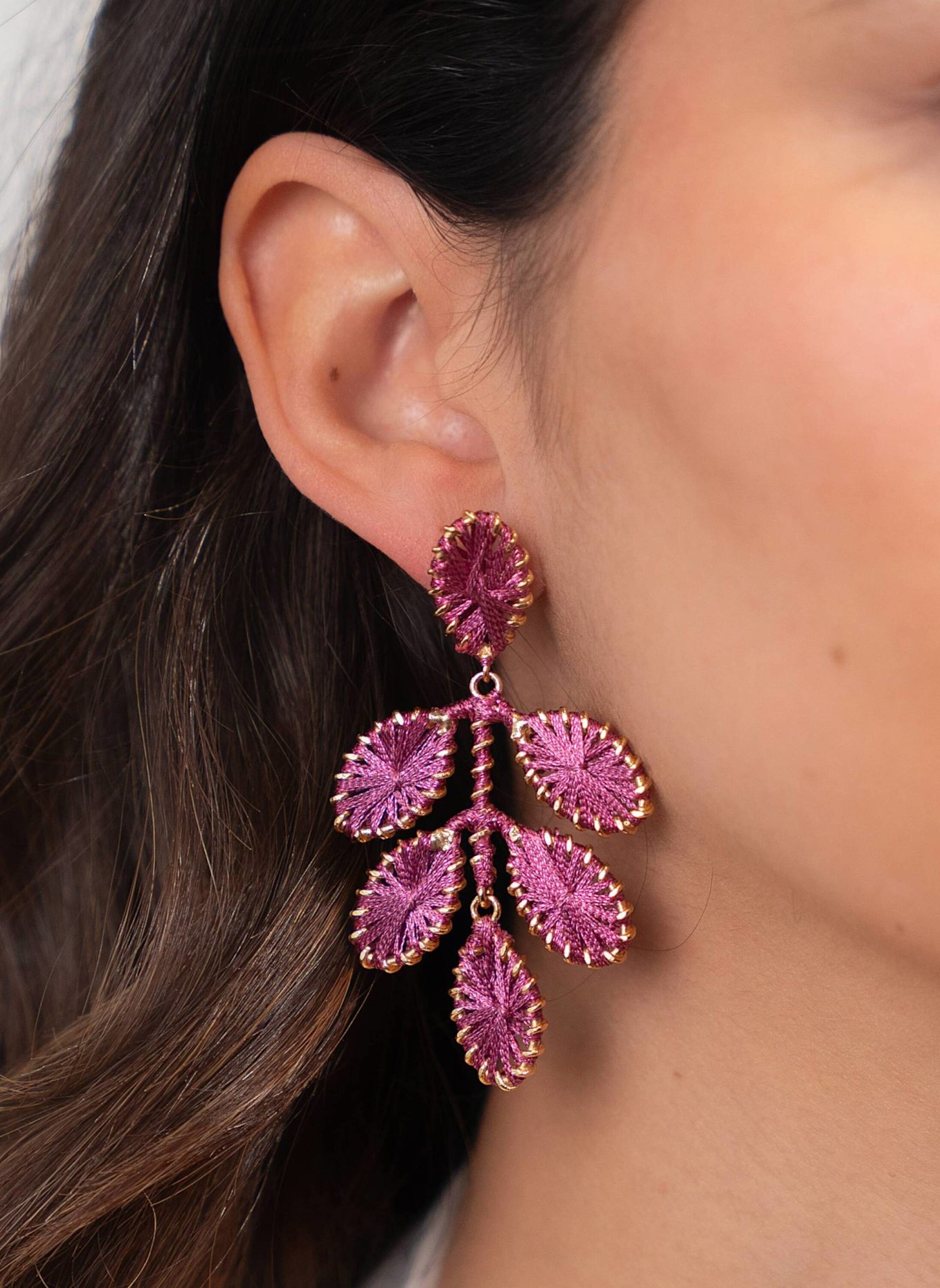 LOTT.gioielli Ohrhänger BEATRICE CE SI FLOWER LEAFS EARRING M DARK FUCHSIA by GLAMBOU: GOLD