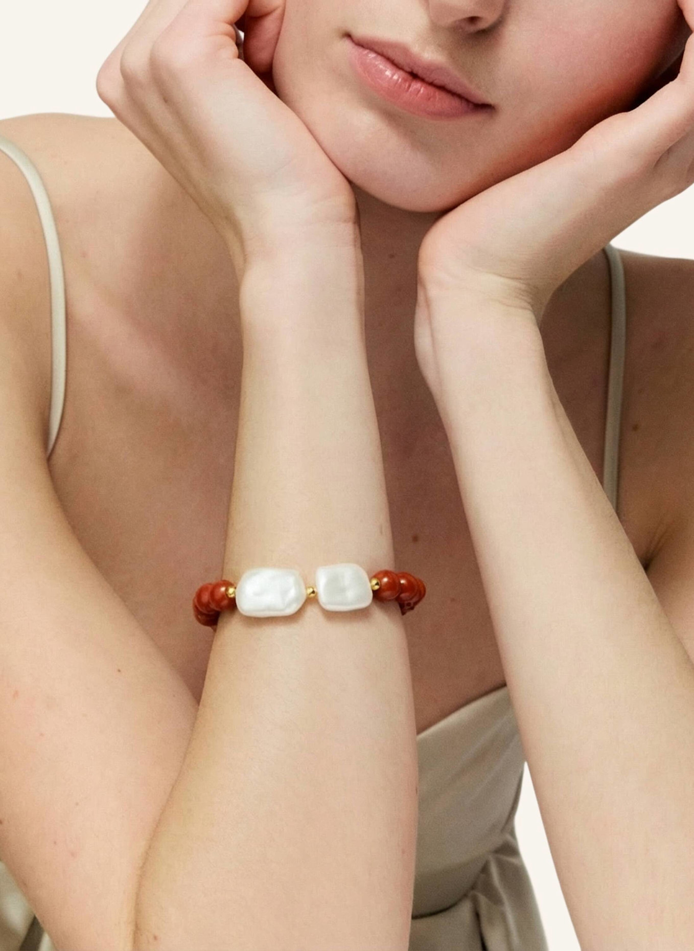 VANESSA BARONI Armbänder BEACH BEADS FLEX BRACELET CORAL by GLAMBOU: GOLD
