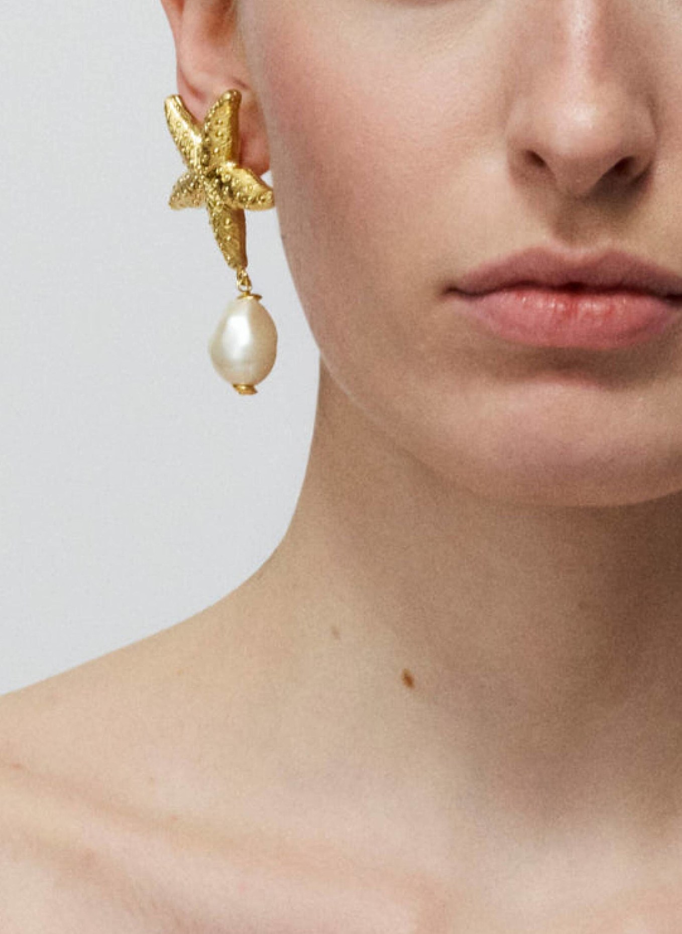 VANESSA BARONI Ohrhänger STARFISH PEARL EARRING GOLD by GLAMBOU: GOLD