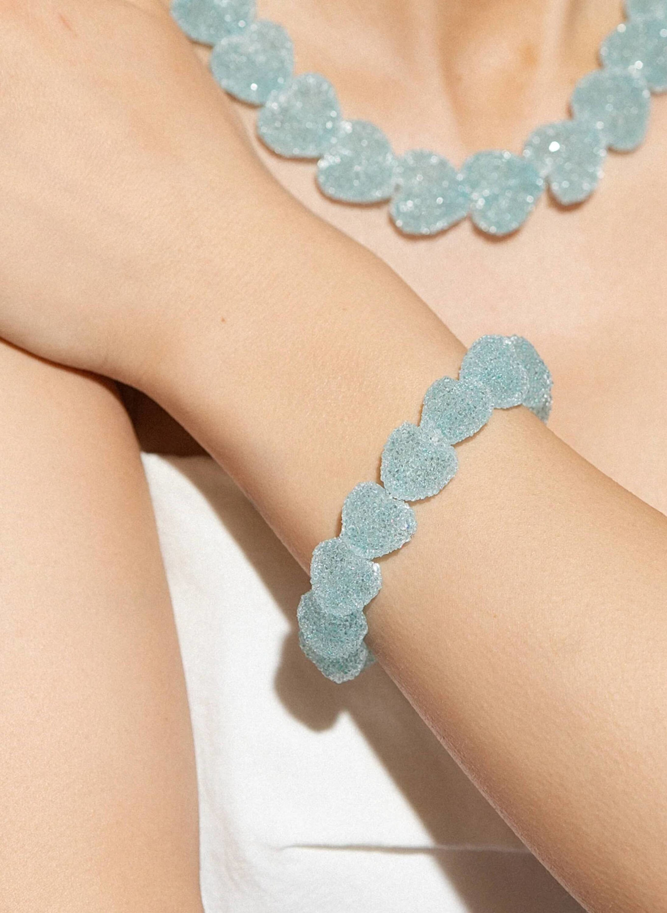 CRYSTAL HAZE Armbänder JELLY HEART BRACELET BABY BLUE by GLAMBOU: GOLD