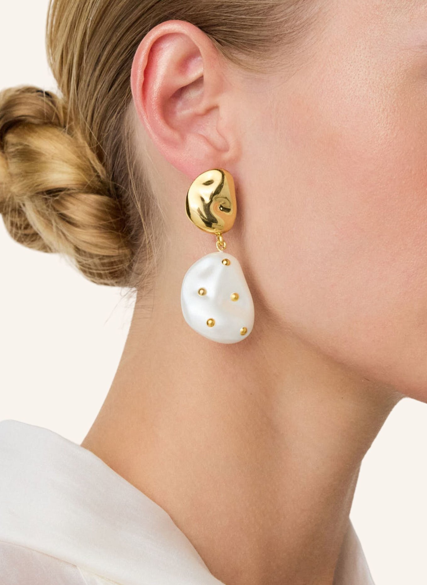VANESSA BARONI Ohrhänger DOUBLE NUGGET STUD PEARL GOLD by GLAMBOU: GOLD