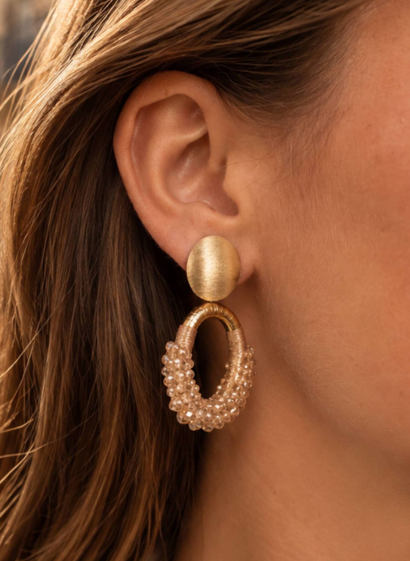 LOTT.gioielli Ohrhänger NYRA CE SI OVAL DELUXE HALF BEADED M CHAMPAGNE by GLAMBOU: GOLD