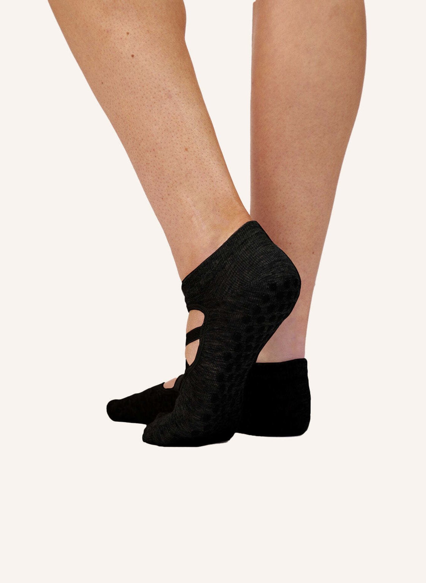 SNOCKS Pilates Socken mit Riemchen: SCHWARZ/ GRAU