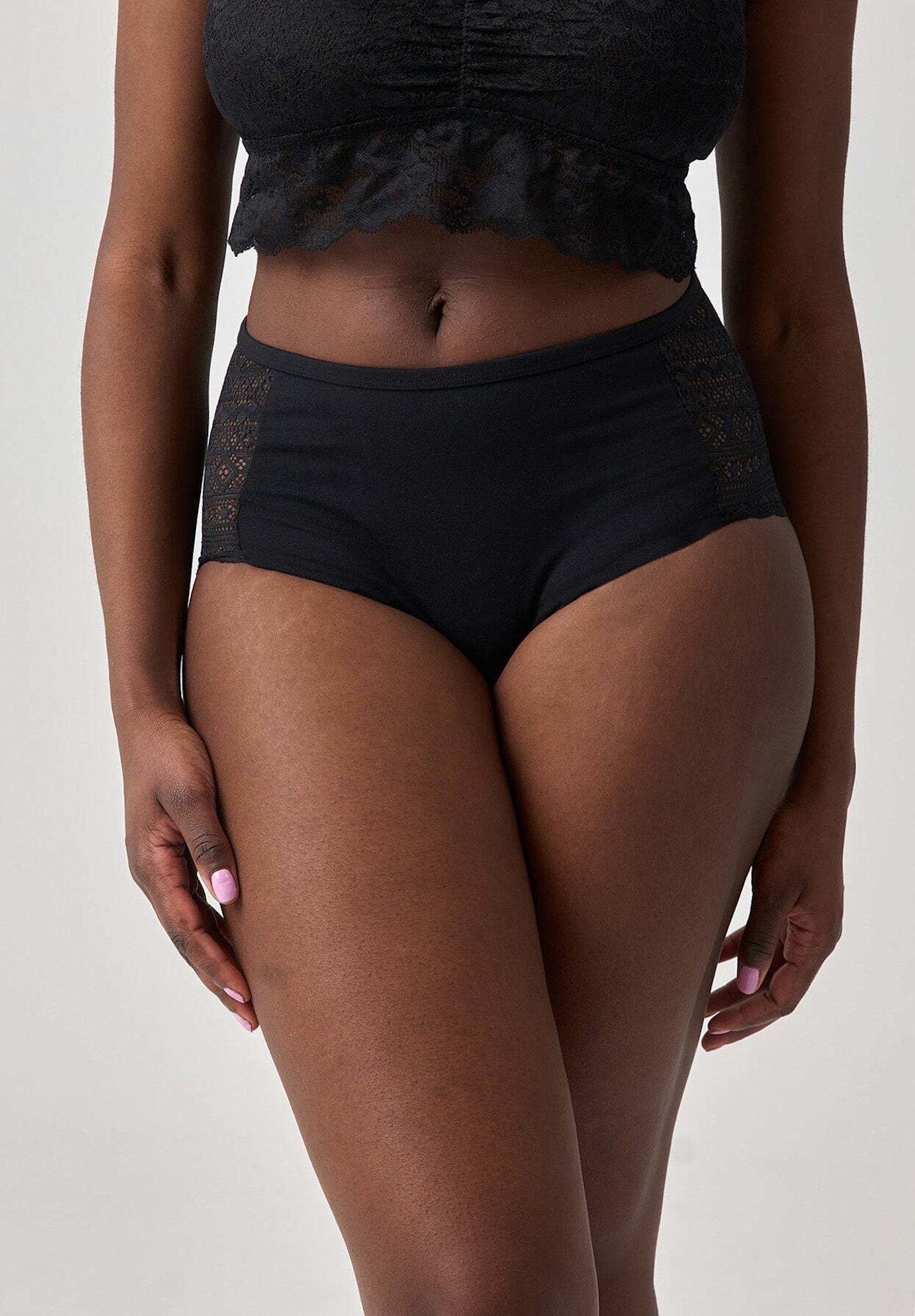 SNOCKS High Waist Hipster Panties mit Spitze: SCHWARZ