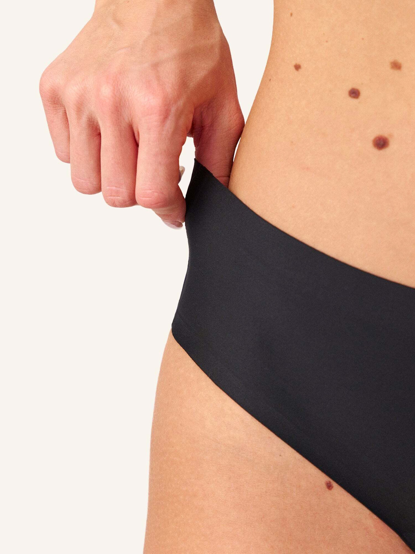 SNOCKS Perioden Slip Seamless STRONG: SCHWARZ