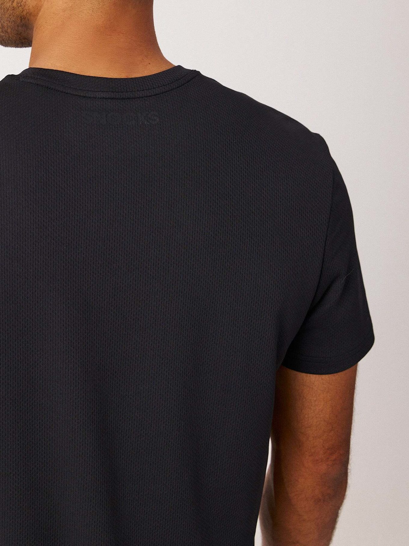 SNOCKS Trainingsshirt Allover Mesh Herren: SCHWARZ