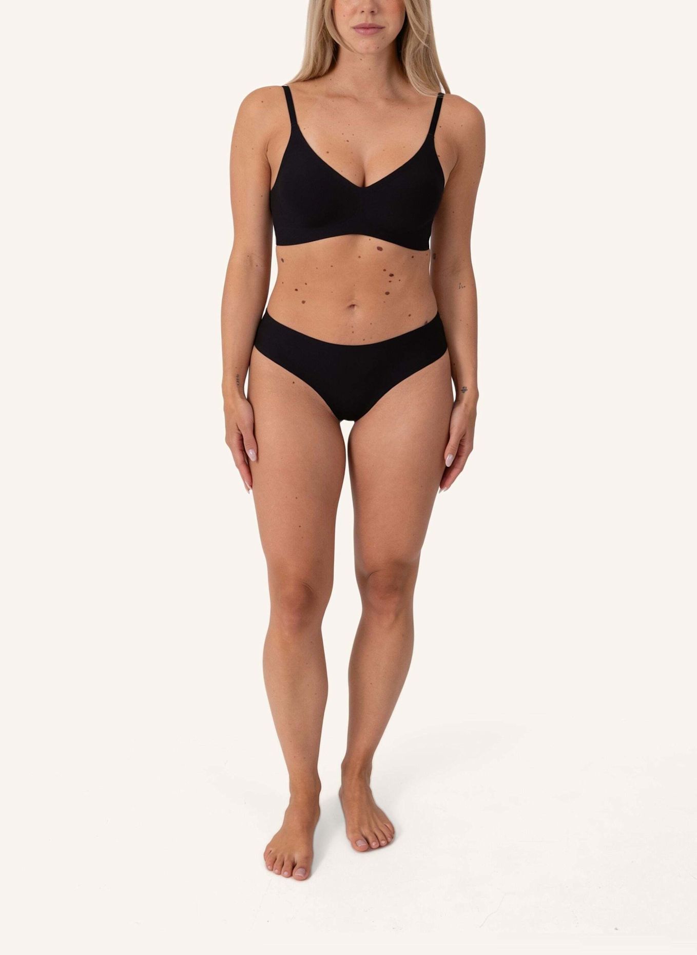 SNOCKS Microfiber Seamless Hipster: SCHWARZ