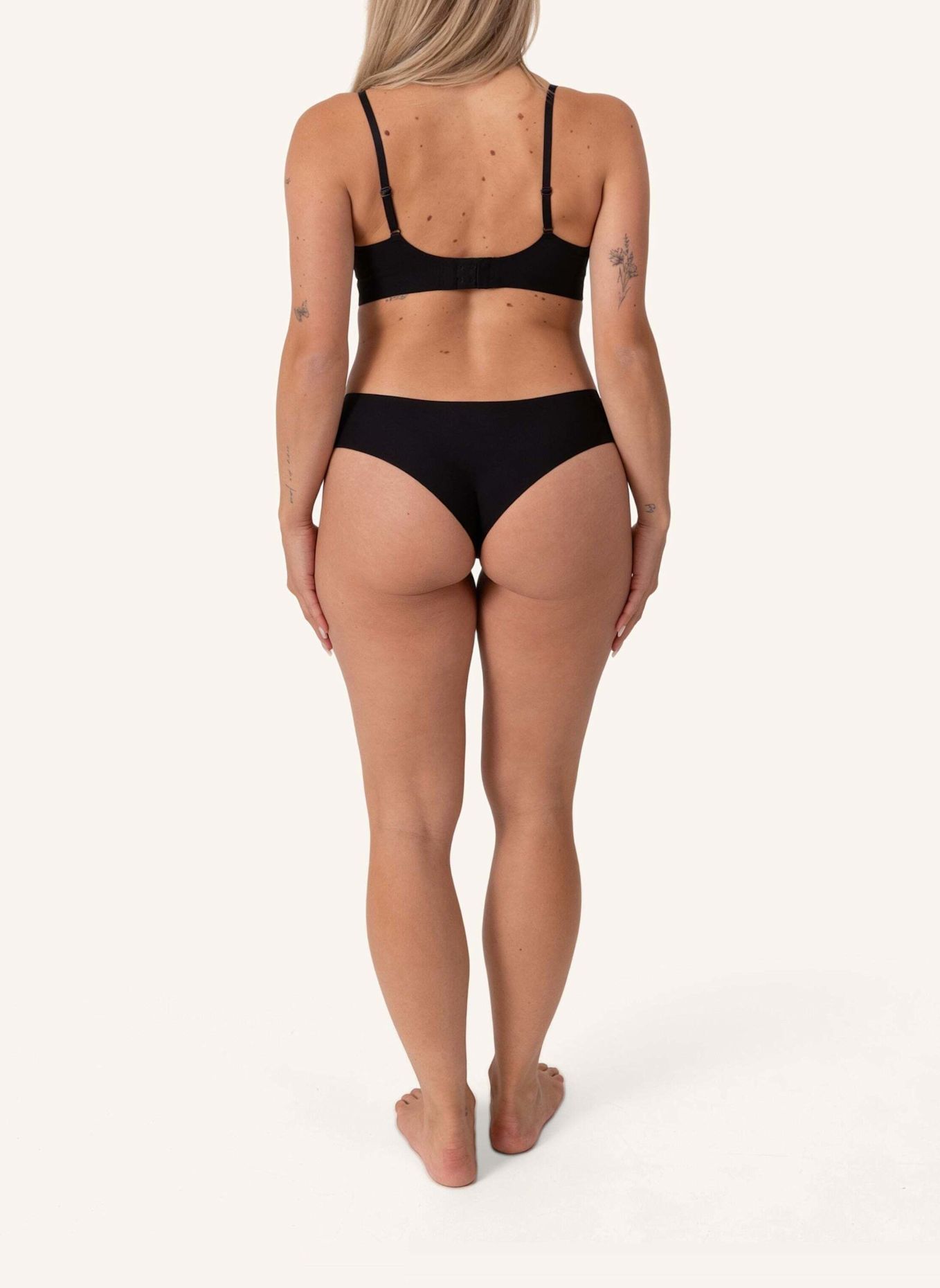 SNOCKS Microfiber Seamless Hipster: SCHWARZ