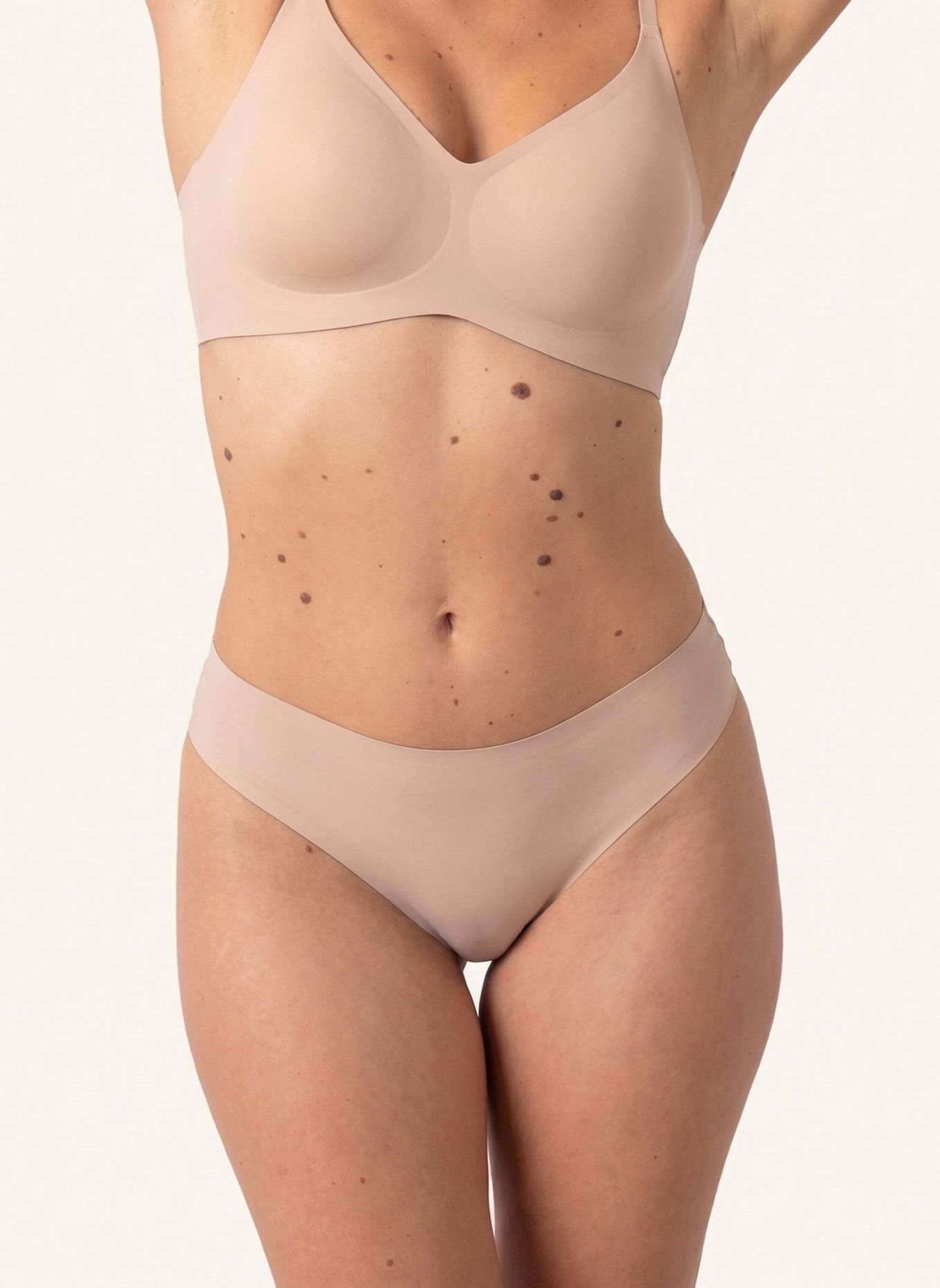 SNOCKS Microfiber Seamless Tanga: BEIGE