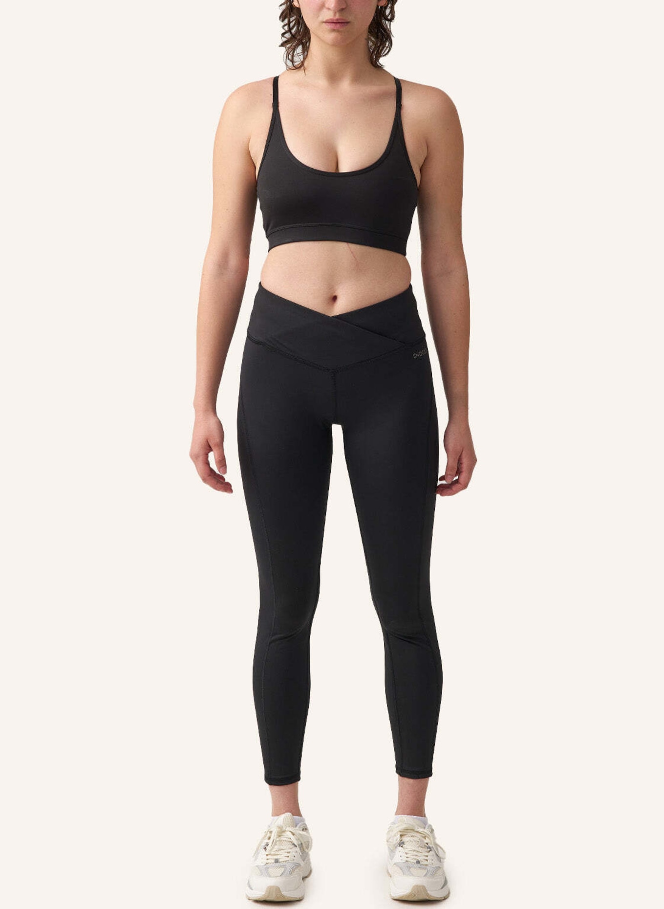 SNOCKS High Waist Leggings V Cross, Farbe: SCHWARZ (Bild 4)