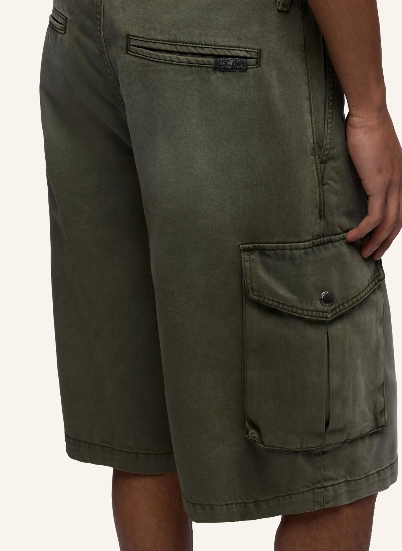 7 for all mankind Shorts WIDE CARGO: GRÜN