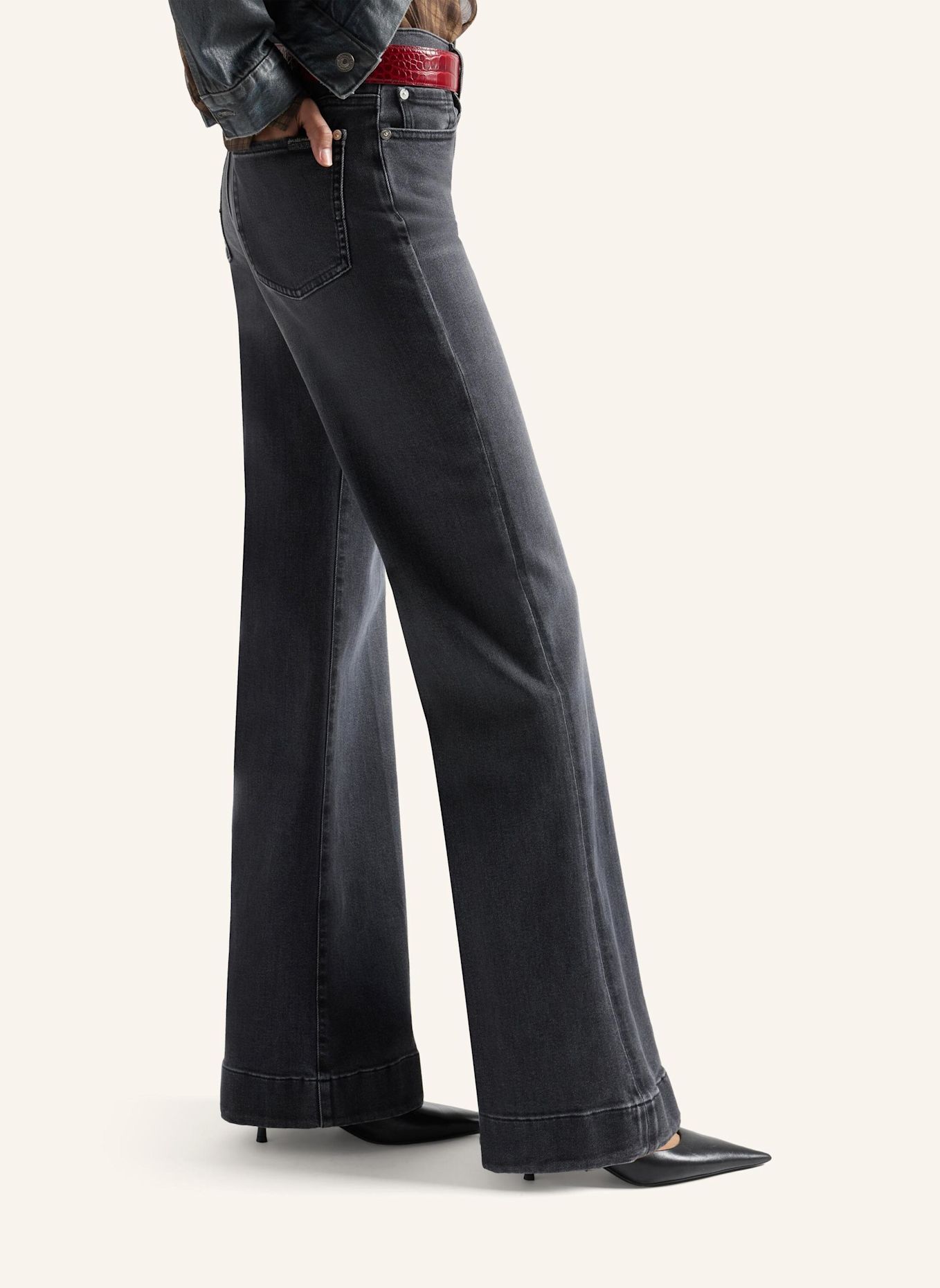 7 for all mankind MODERN DOJO Flare-Fit Jeans: DARK BLUE / BLACK
