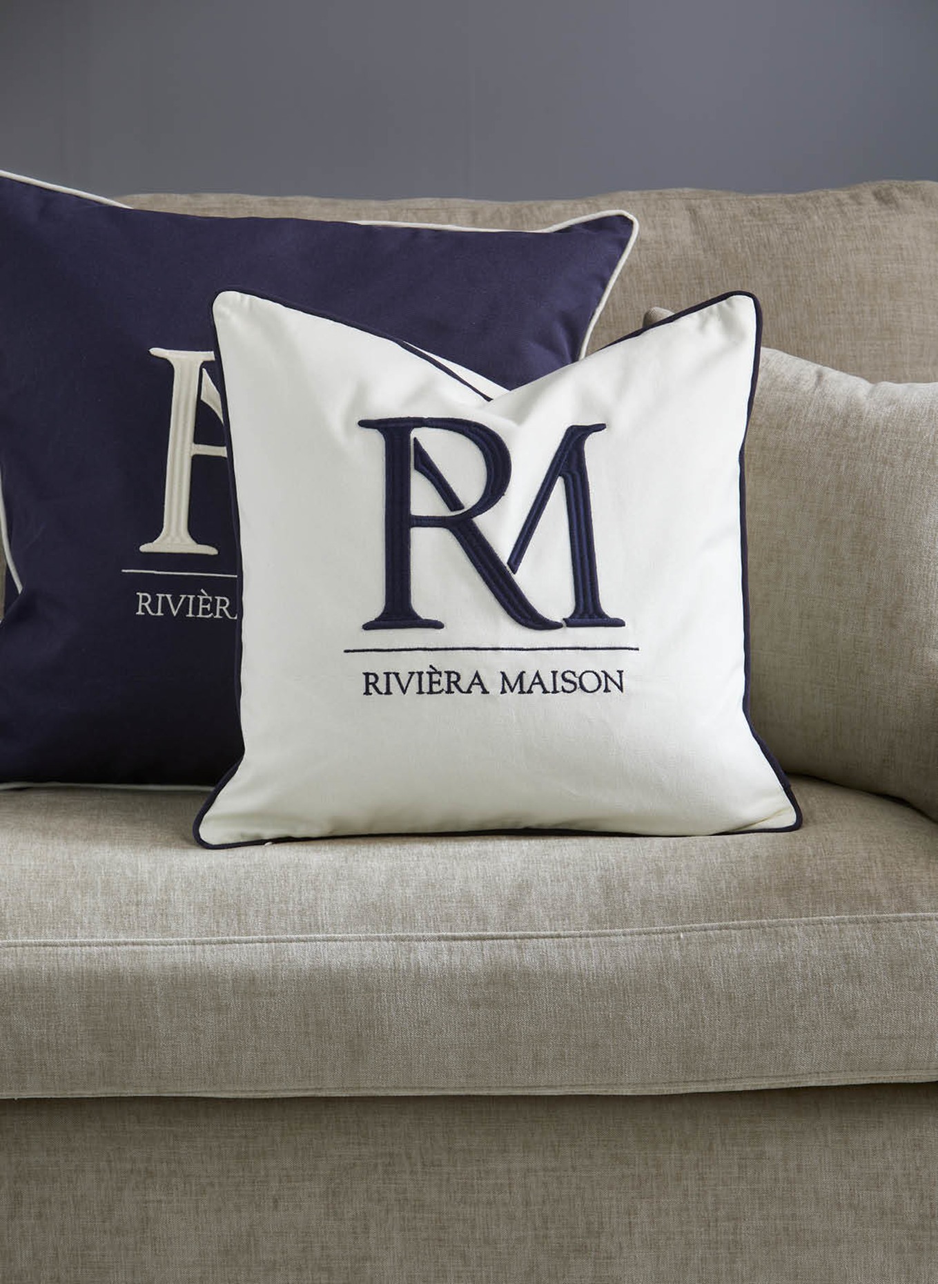 RIVIÈRA MAISON Dekokissenhülle MONOGRAM, Farbe: BLAU (Bild 5)