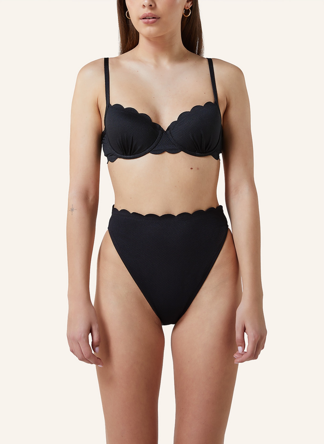 hunkemöller Bügel-Bikini-Top SCALLOP, Farbe: SCHWARZ (Bild 5)