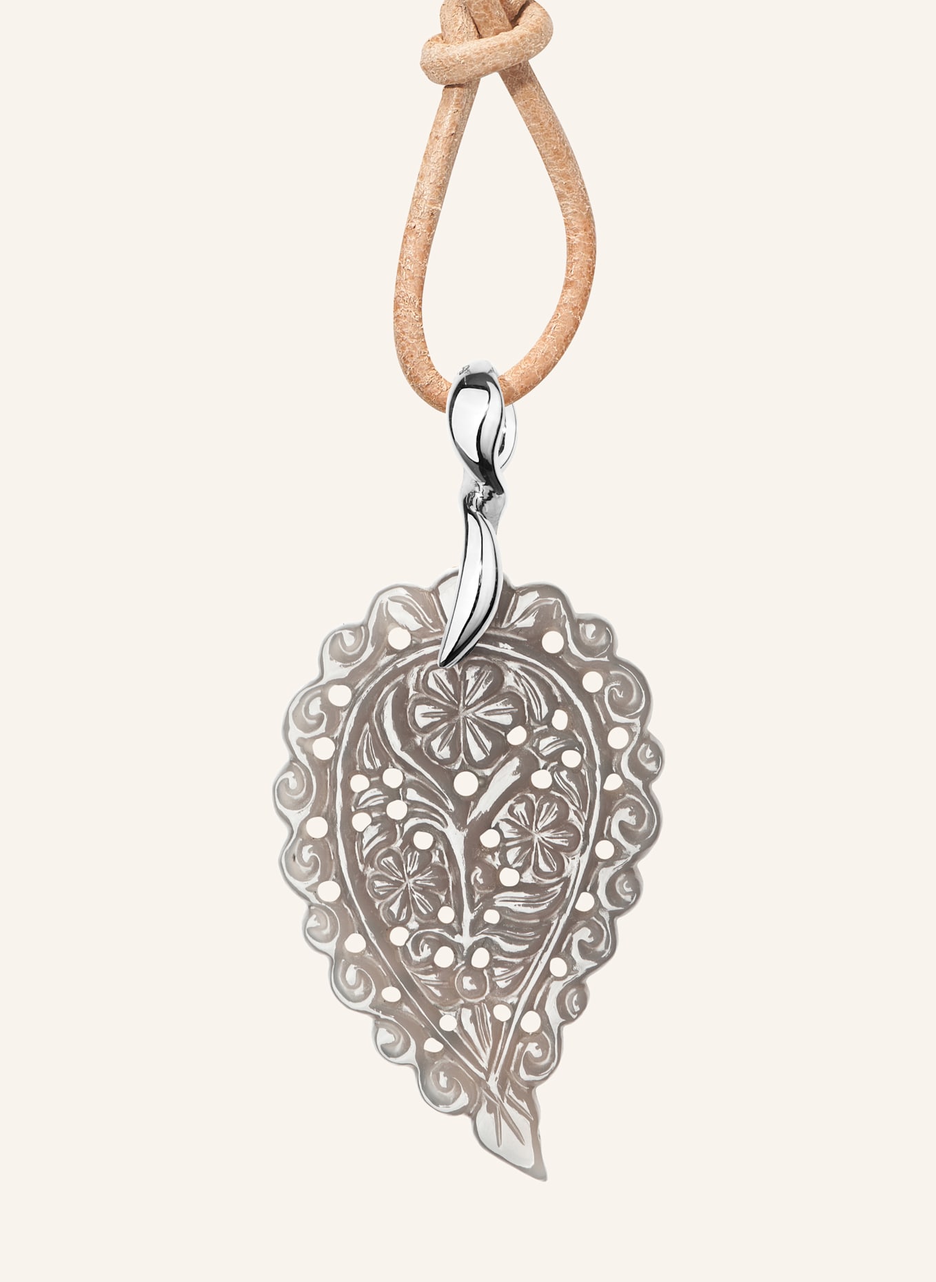 TAMARA COMOLLI Anhänger PENDANT INDIA MEDIUM GREY CHALCEDONY aus 18 Karat Weißgold und grauem Chalcedon: WEISSGOLD