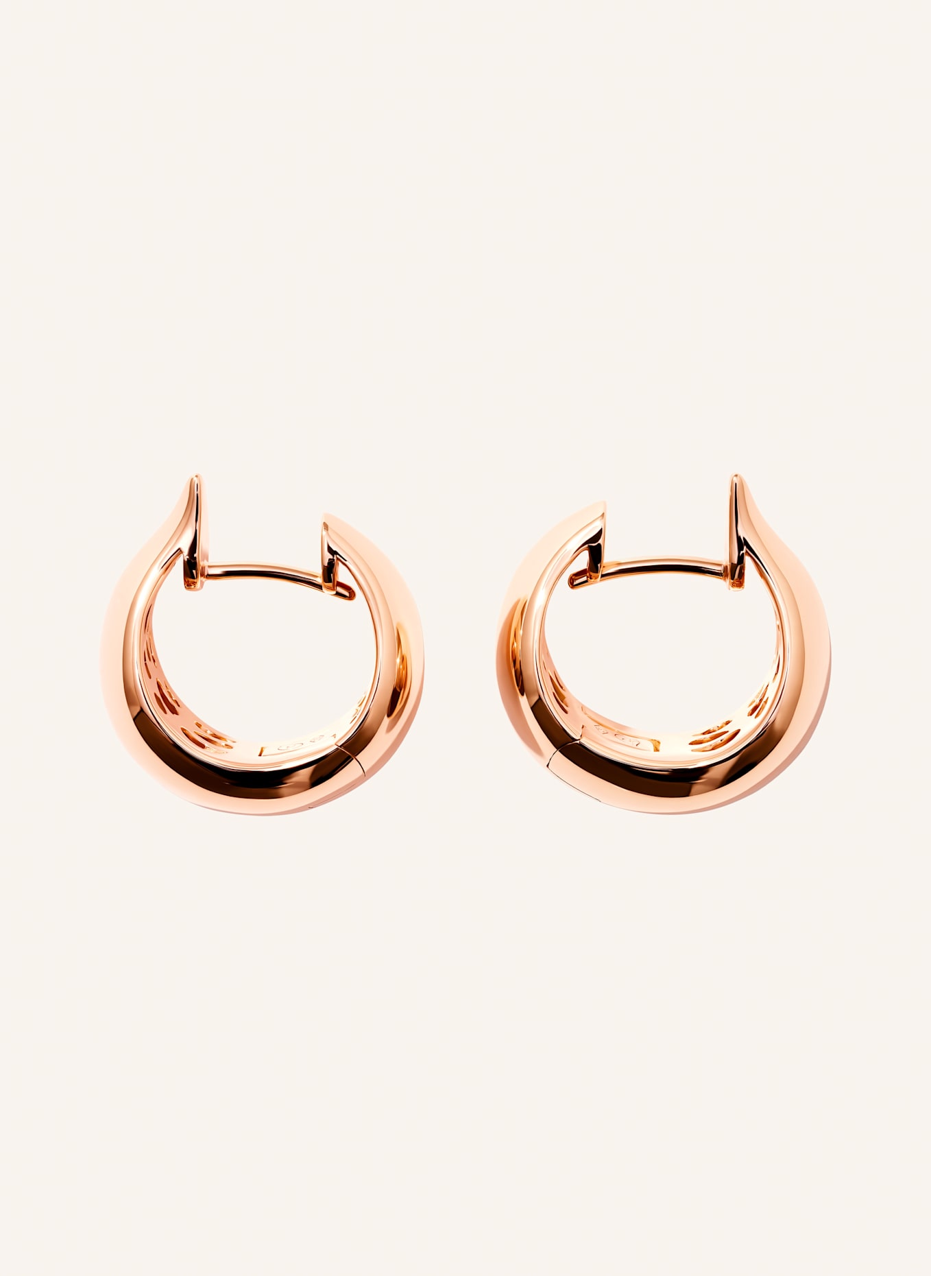 TAMARA COMOLLI Ohrringe SIGNATURE OHRRINGE HUGGIES CURVED DROP: ROSÉGOLD