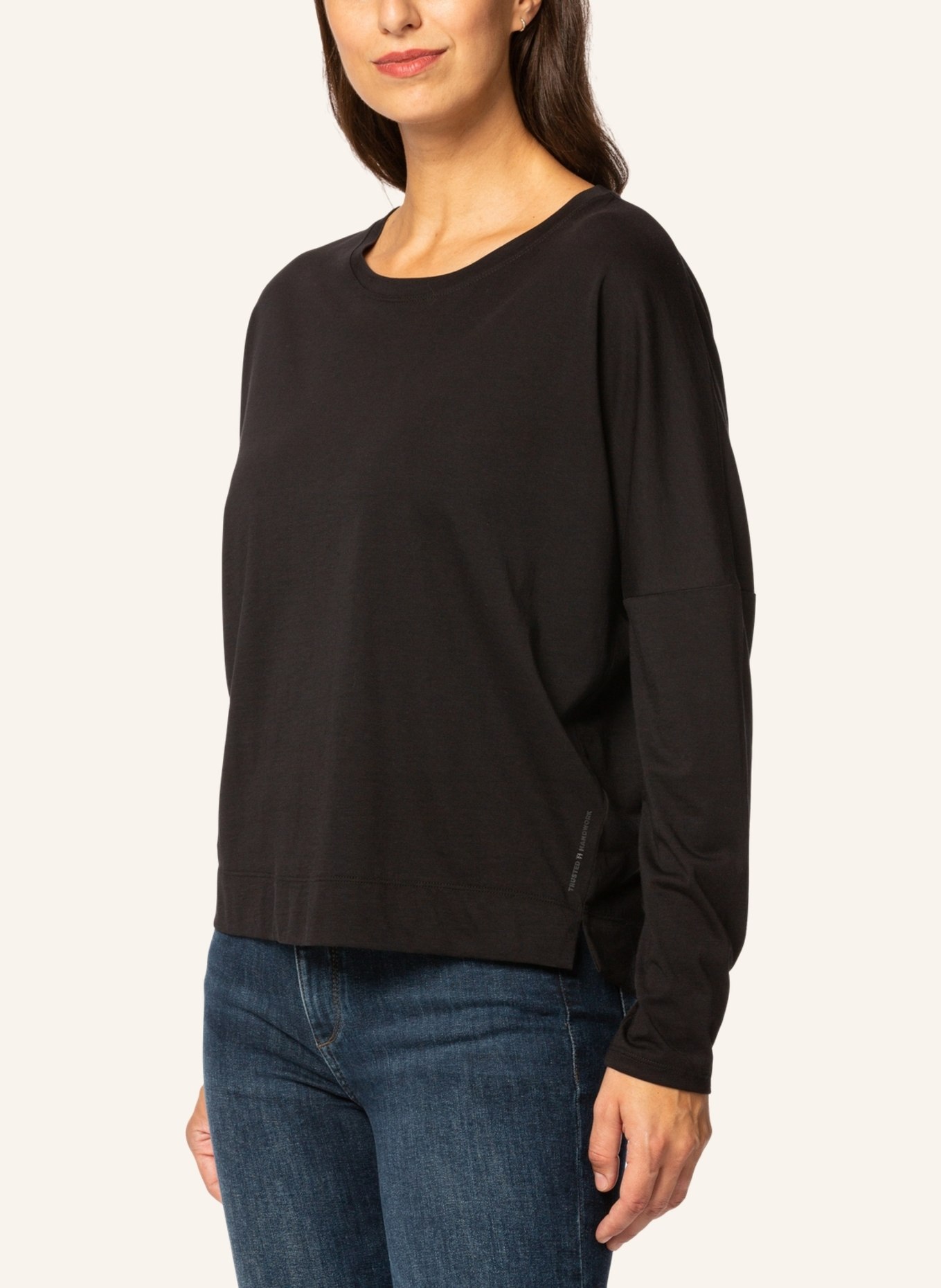 TRUSTED HANDWORK Round Neck 1/1-Sleeve T-Shirt w. Dropped Shoulder, Farbe: SCHWARZ (Bild 6)