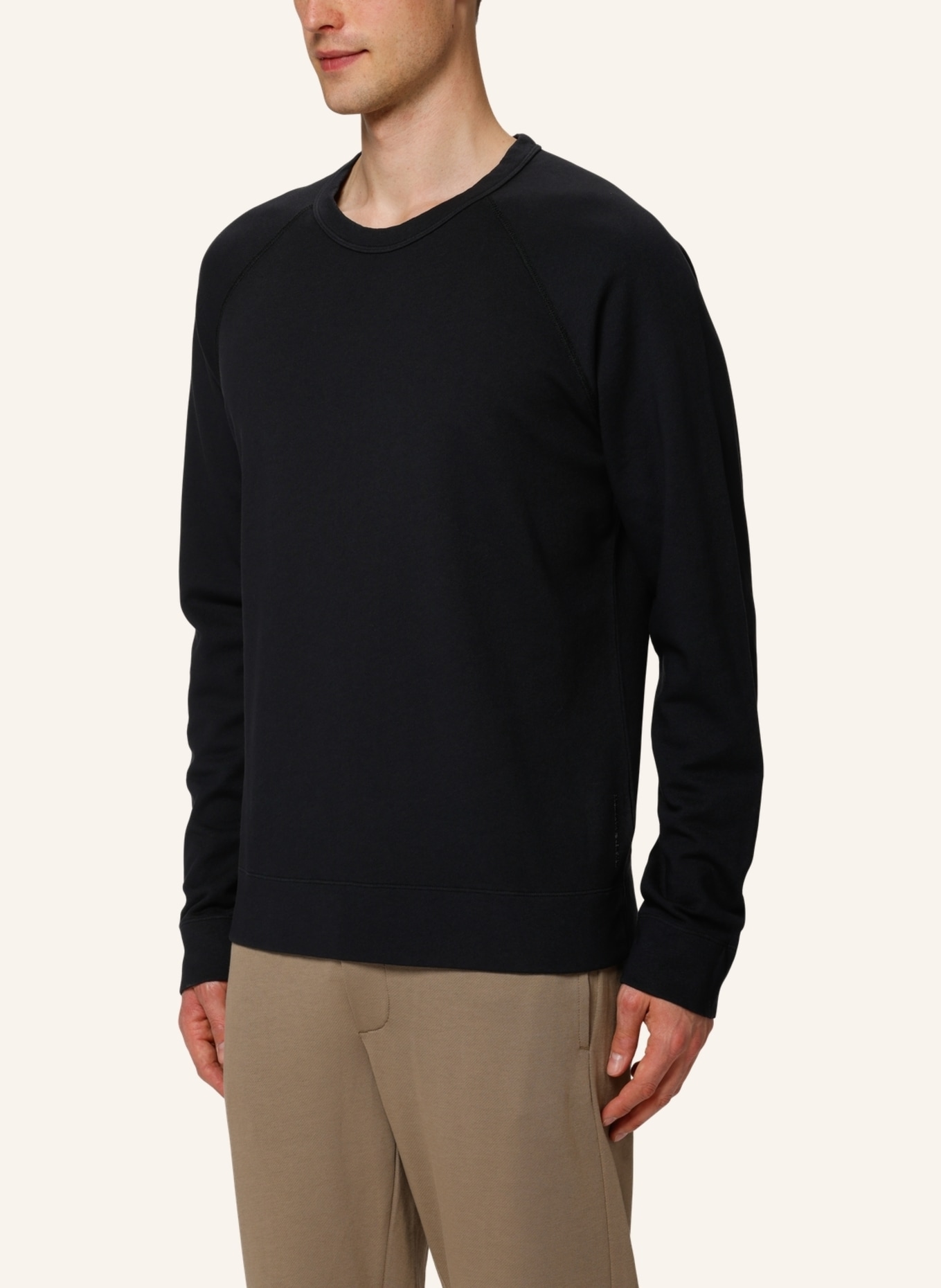 TRUSTED HANDWORK Round Neck 1/1-Sleeve Sweatshirt with Raglan, Farbe: SCHWARZ (Bild 7)