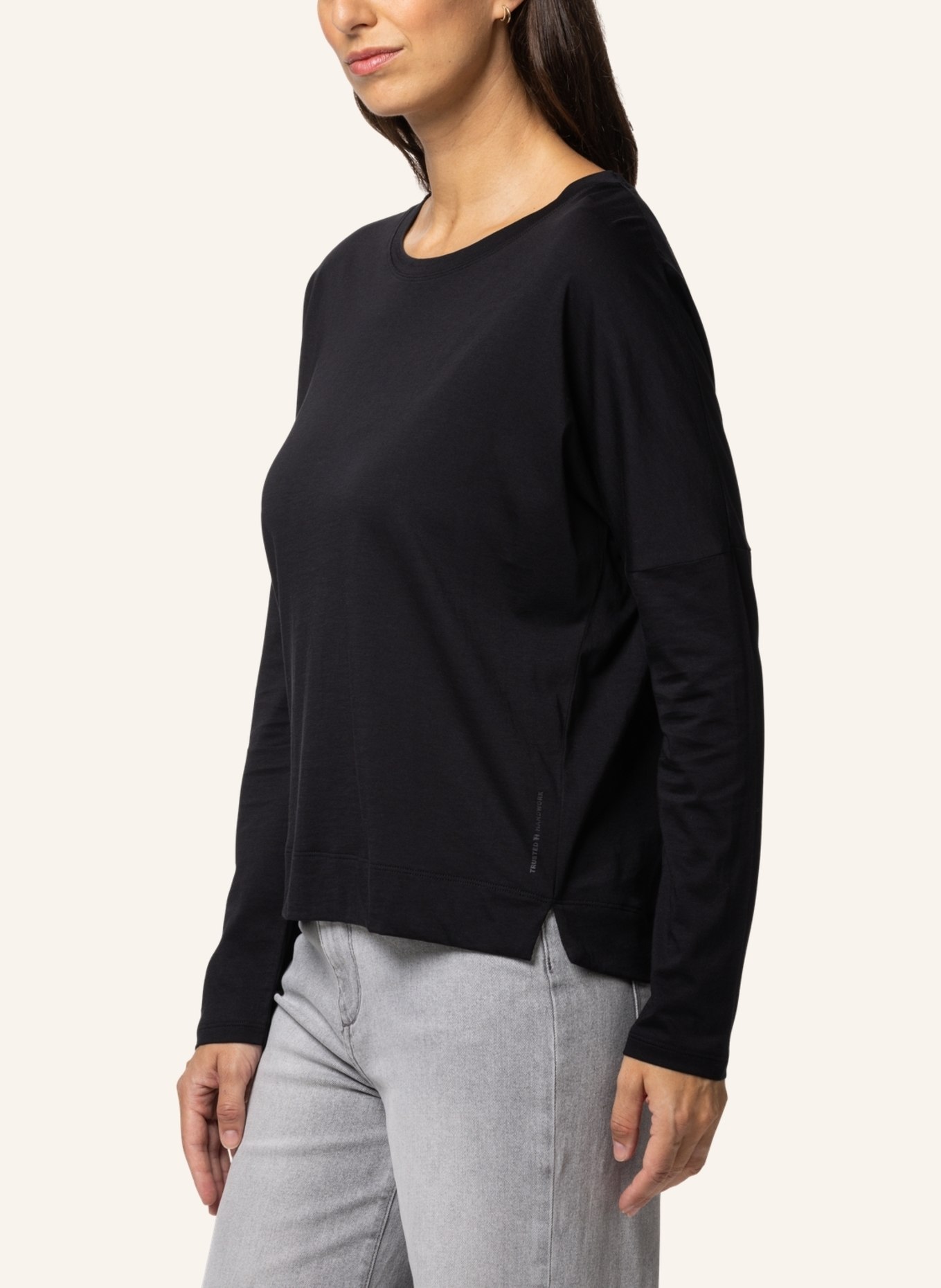 TRUSTED HANDWORK Round Neck 1/1-Sleeve T-Shirt w. Dropped Shoulder, Farbe: SCHWARZ (Bild 5)