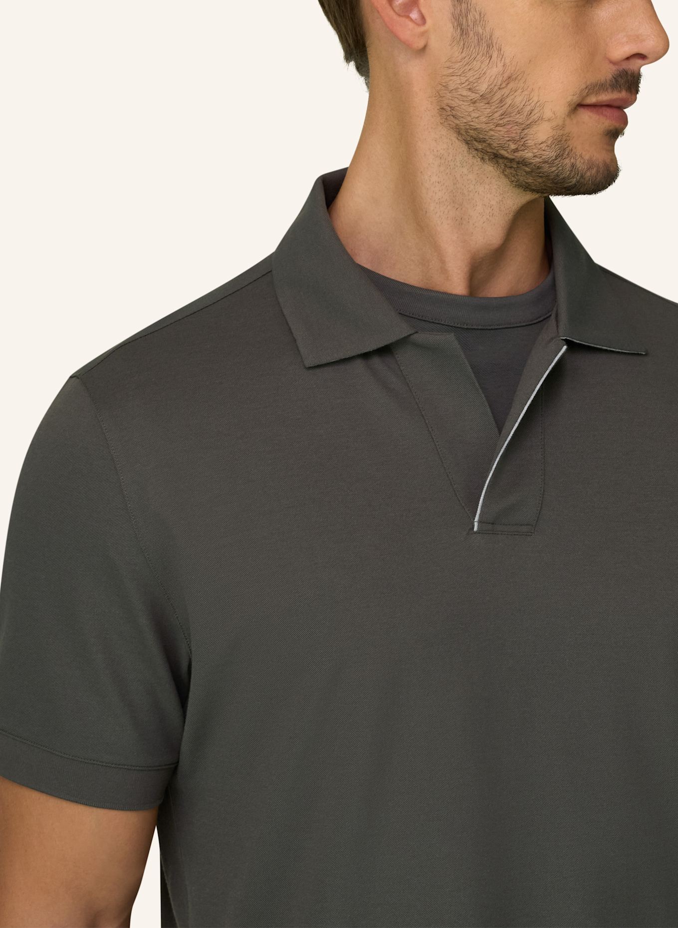 BOGGI MILANO Poloshirt: GRÜN