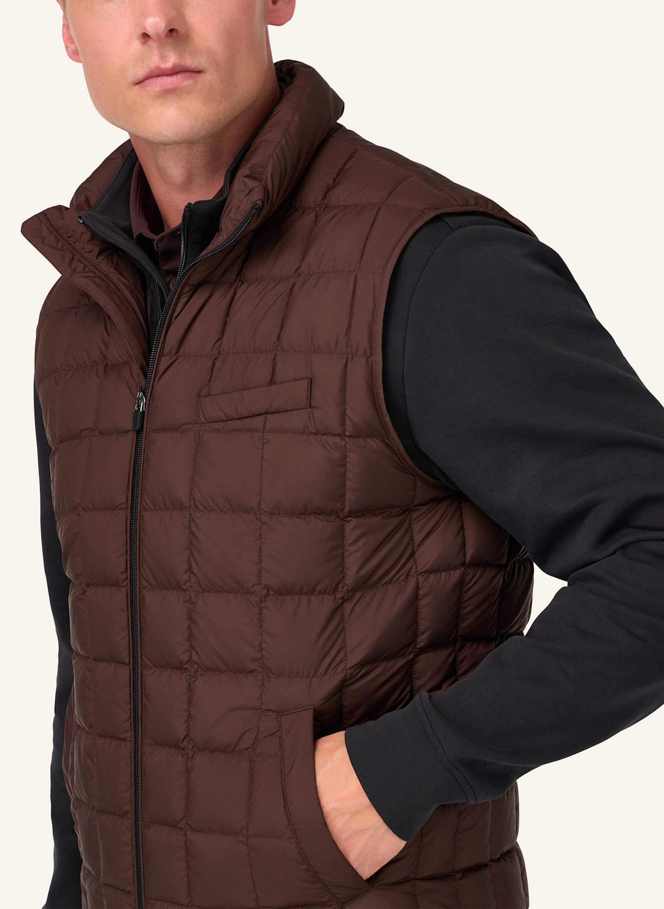 BOGGI MILANO Daunenweste: DUNKELBRAUN