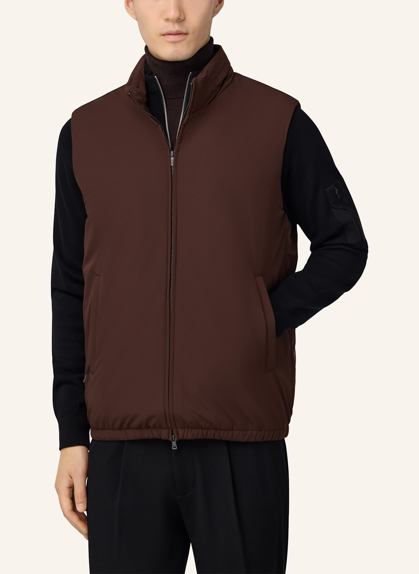 BOGGI MILANO Technical Fabric Gilet: BRAUN