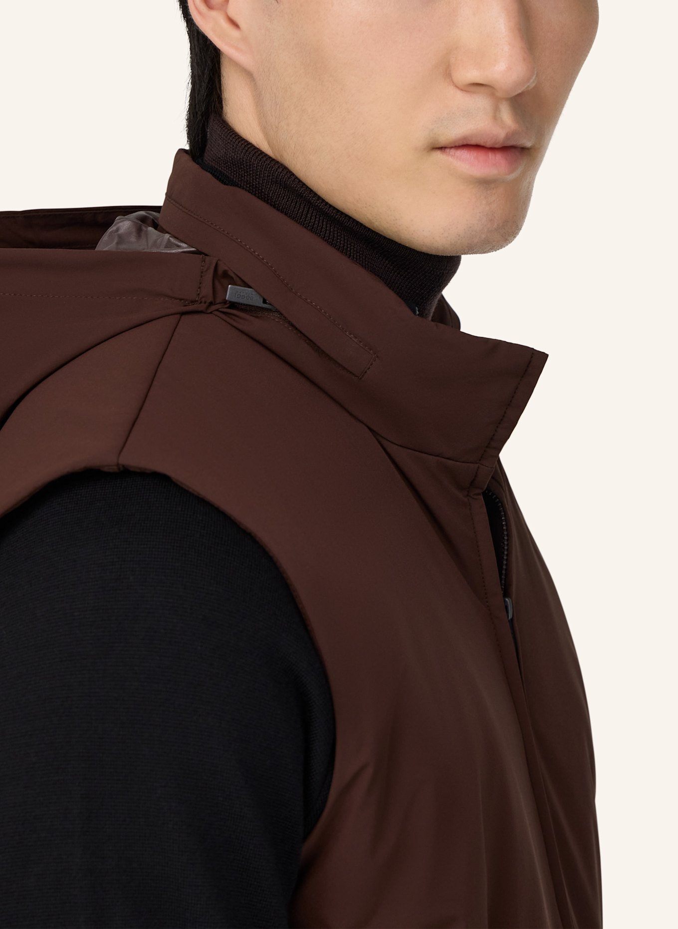 BOGGI MILANO Technical Fabric Gilet: BRAUN