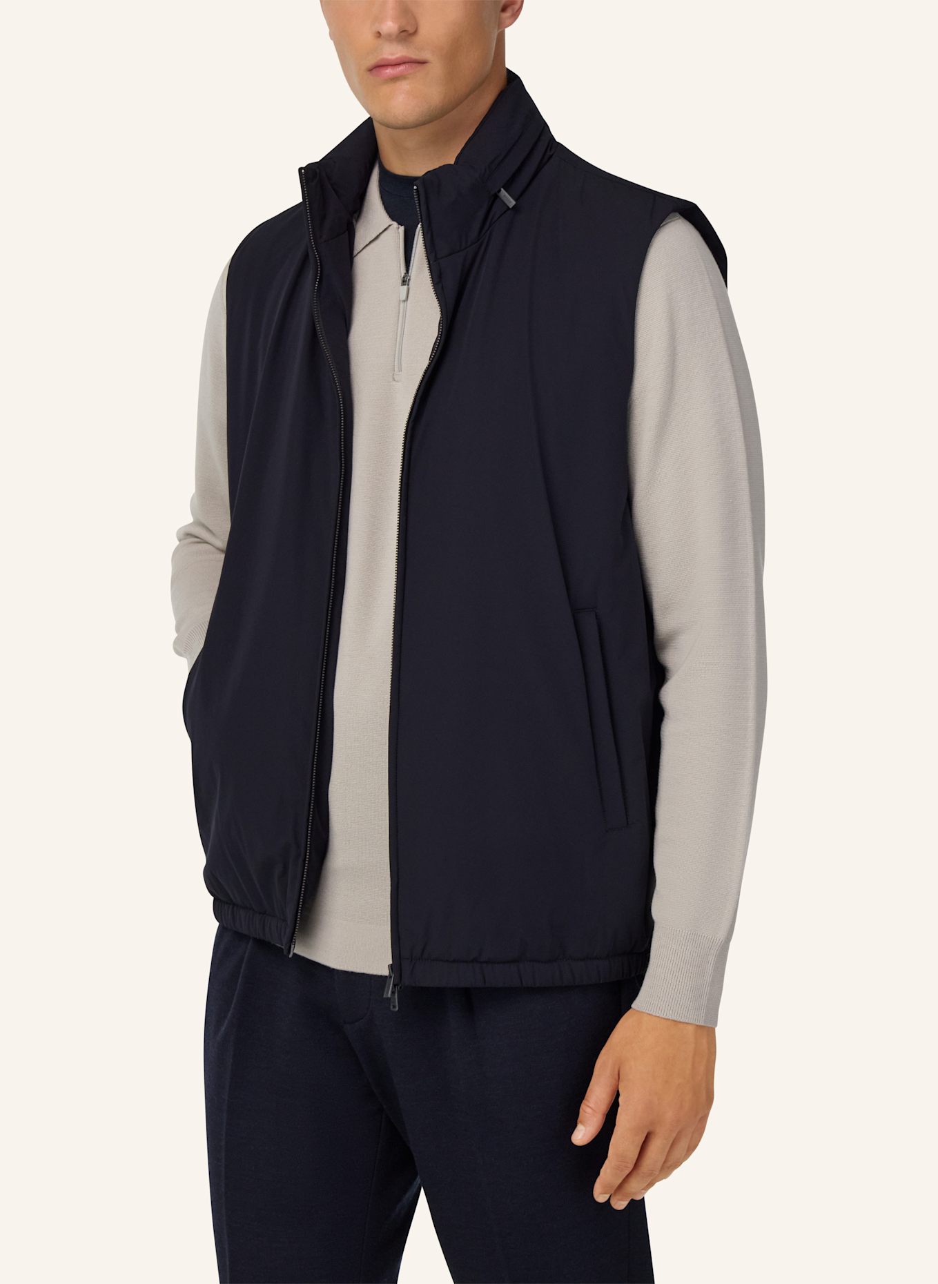 BOGGI MILANO Technical Fabric Gilet: BLAU