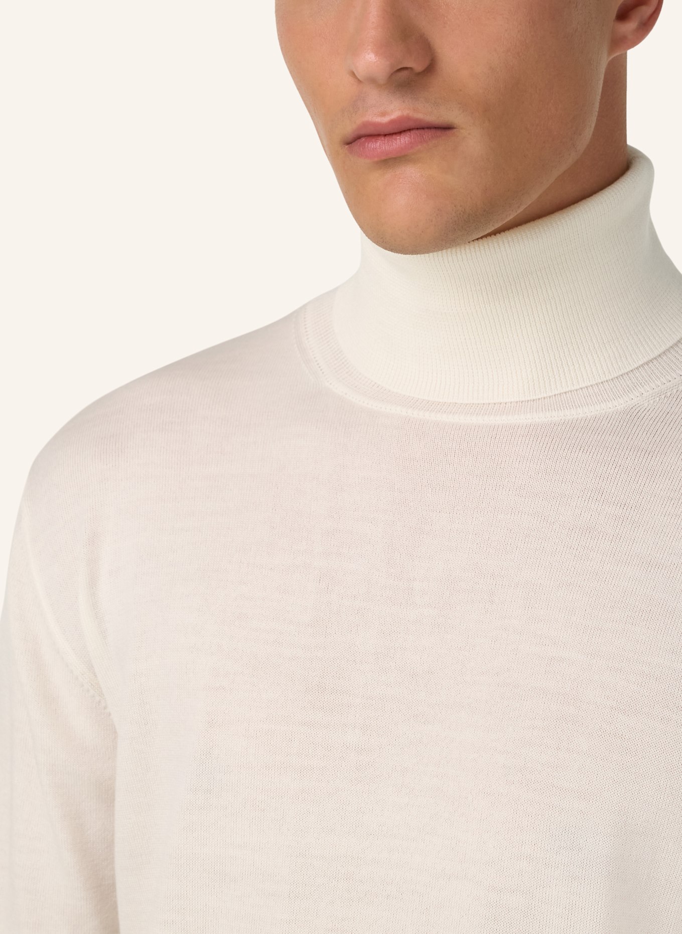 BOGGI MILANO Rollkragenpullover: WEISS