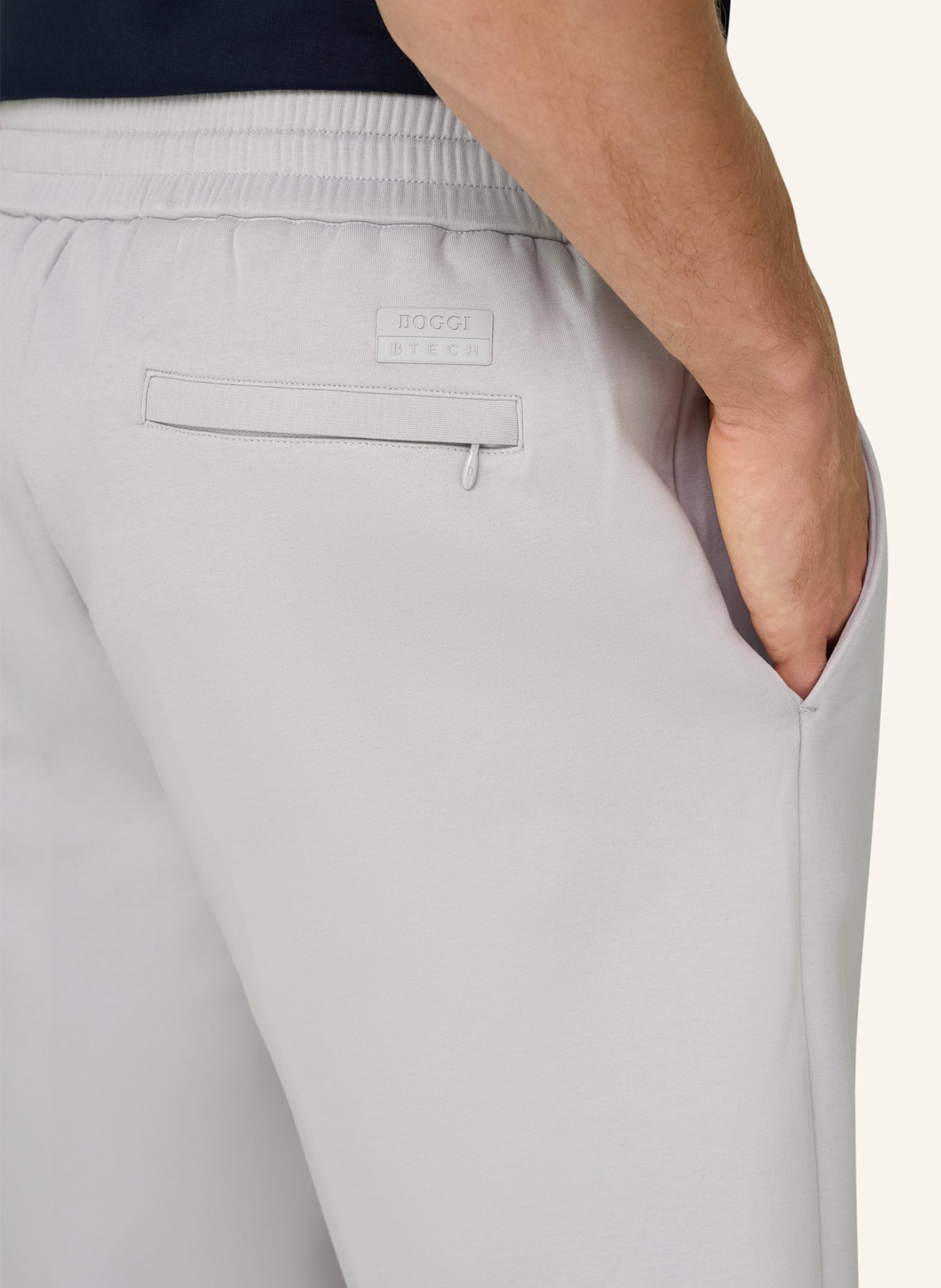BOGGI MILANO Sweatpants: WEISS