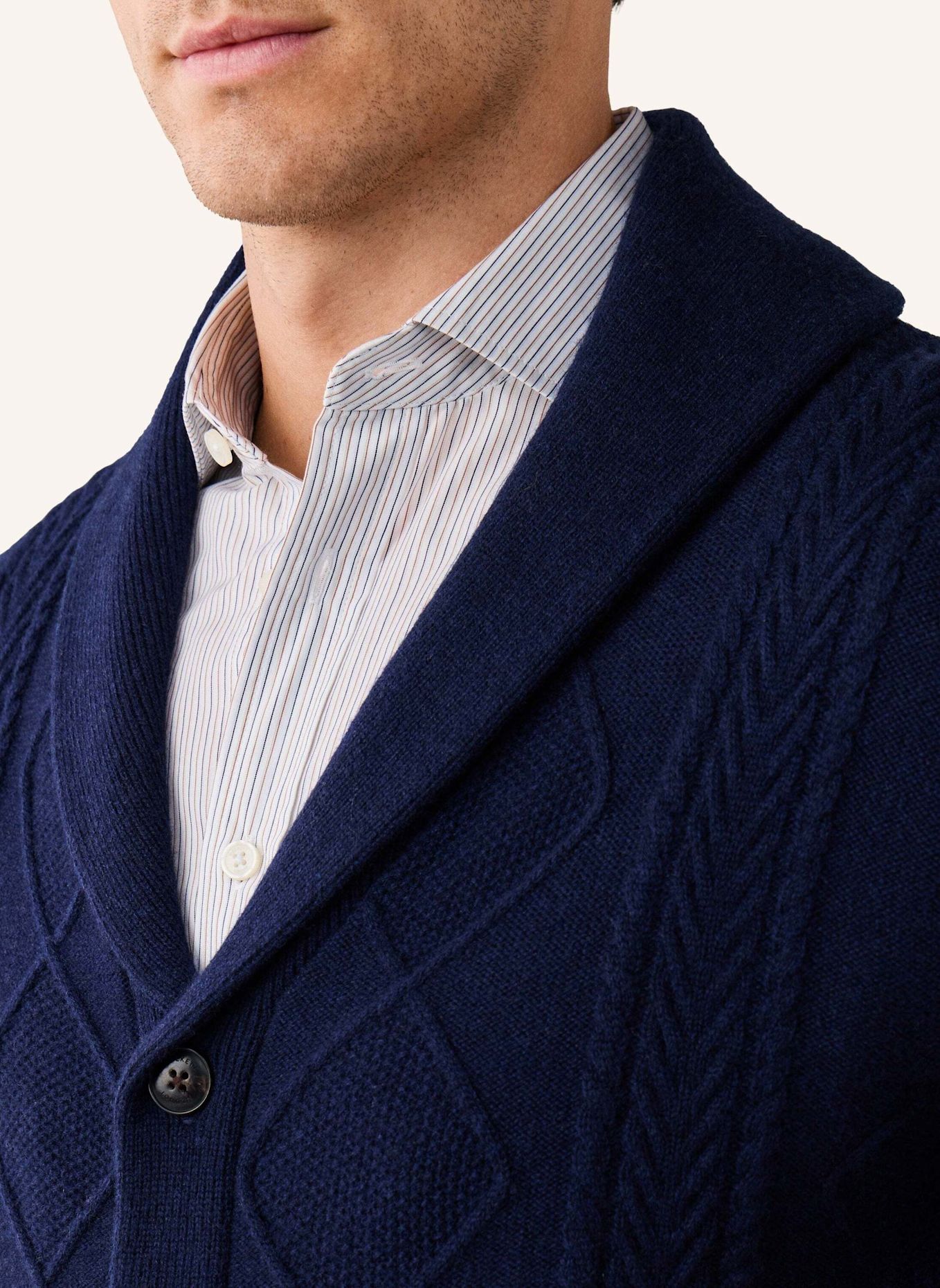 HACKETT LONDON Strickjacken Cardigan CABLE SHAWL CARDI: BLAU