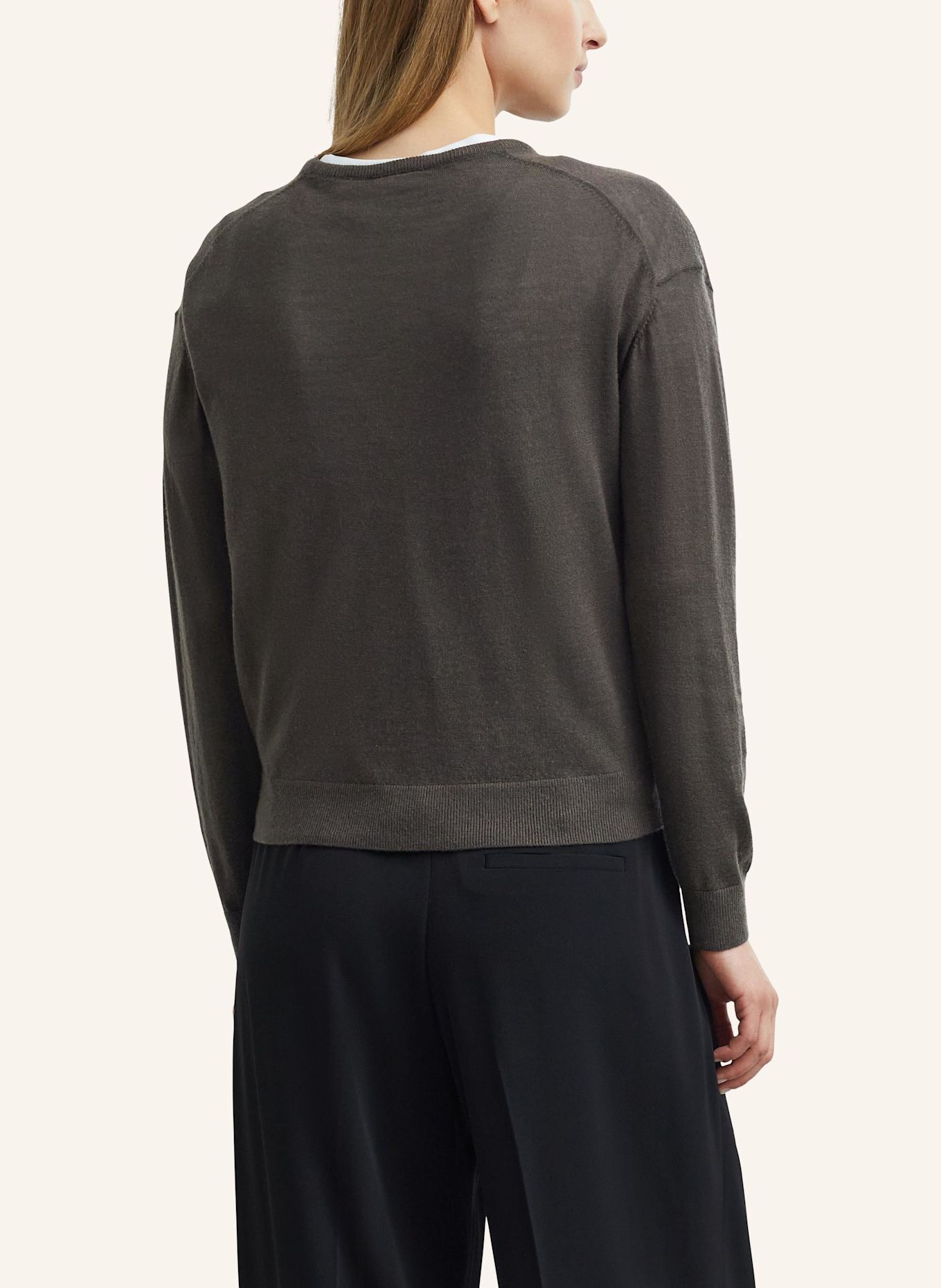 comma Pullover: BRAUN