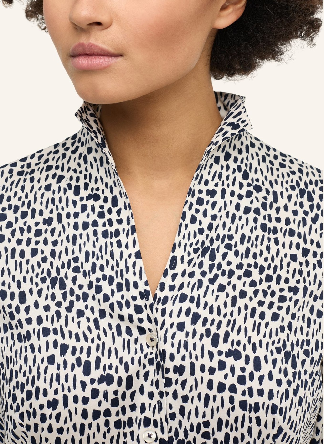 ETERNA Bluse REGULAR FIT, Farbe: WEISS/ DUNKELBLAU (Bild 3)