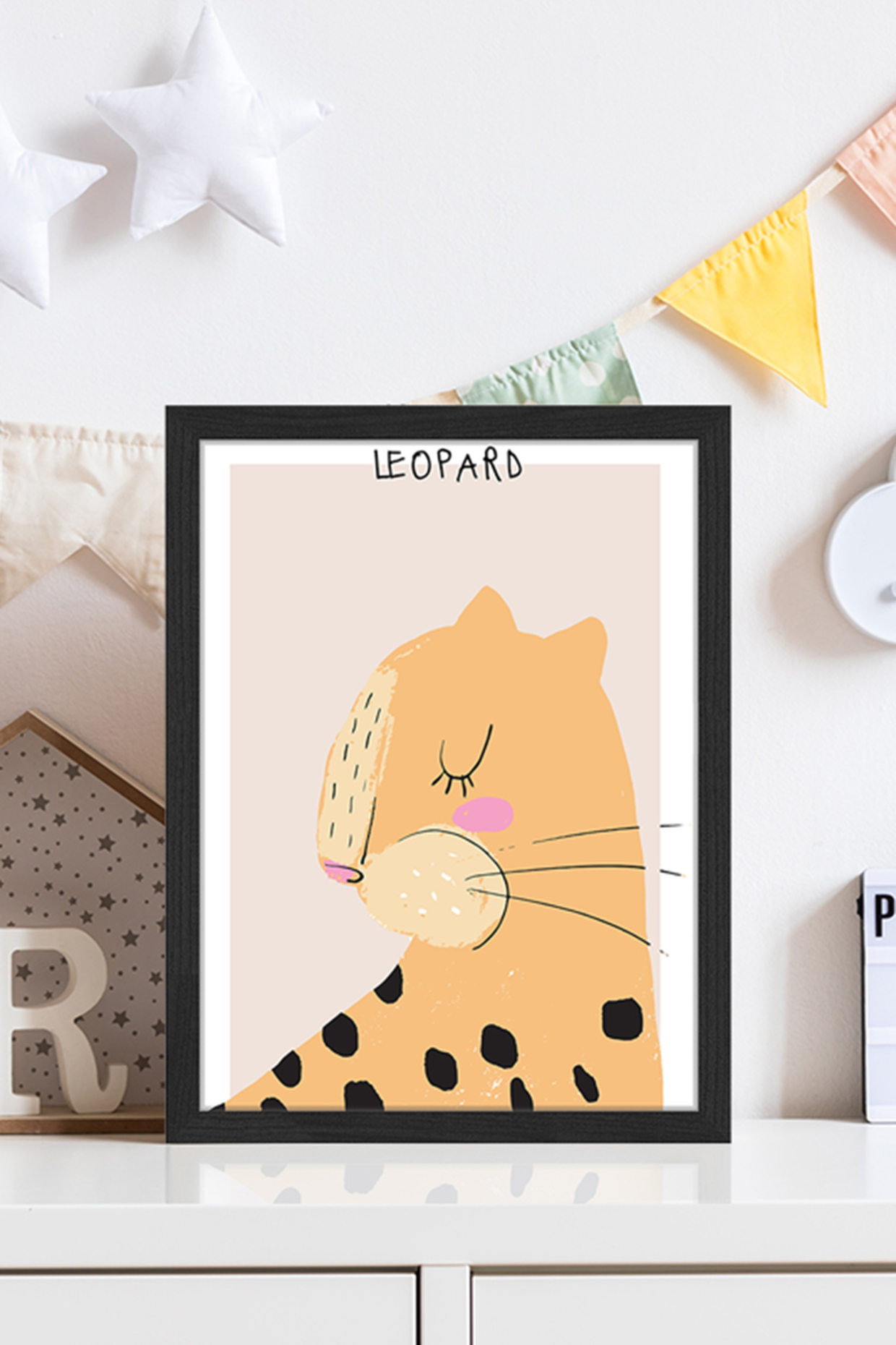 Milan Moon Wandbild SCHLÄFRIGER LEOPARD mit Rahmen: SCHWARZ