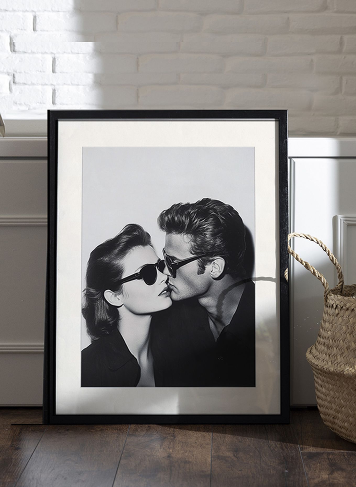 JACOB BADEN Wandbild DER KUSS mit Rahmen: SCHWARZ