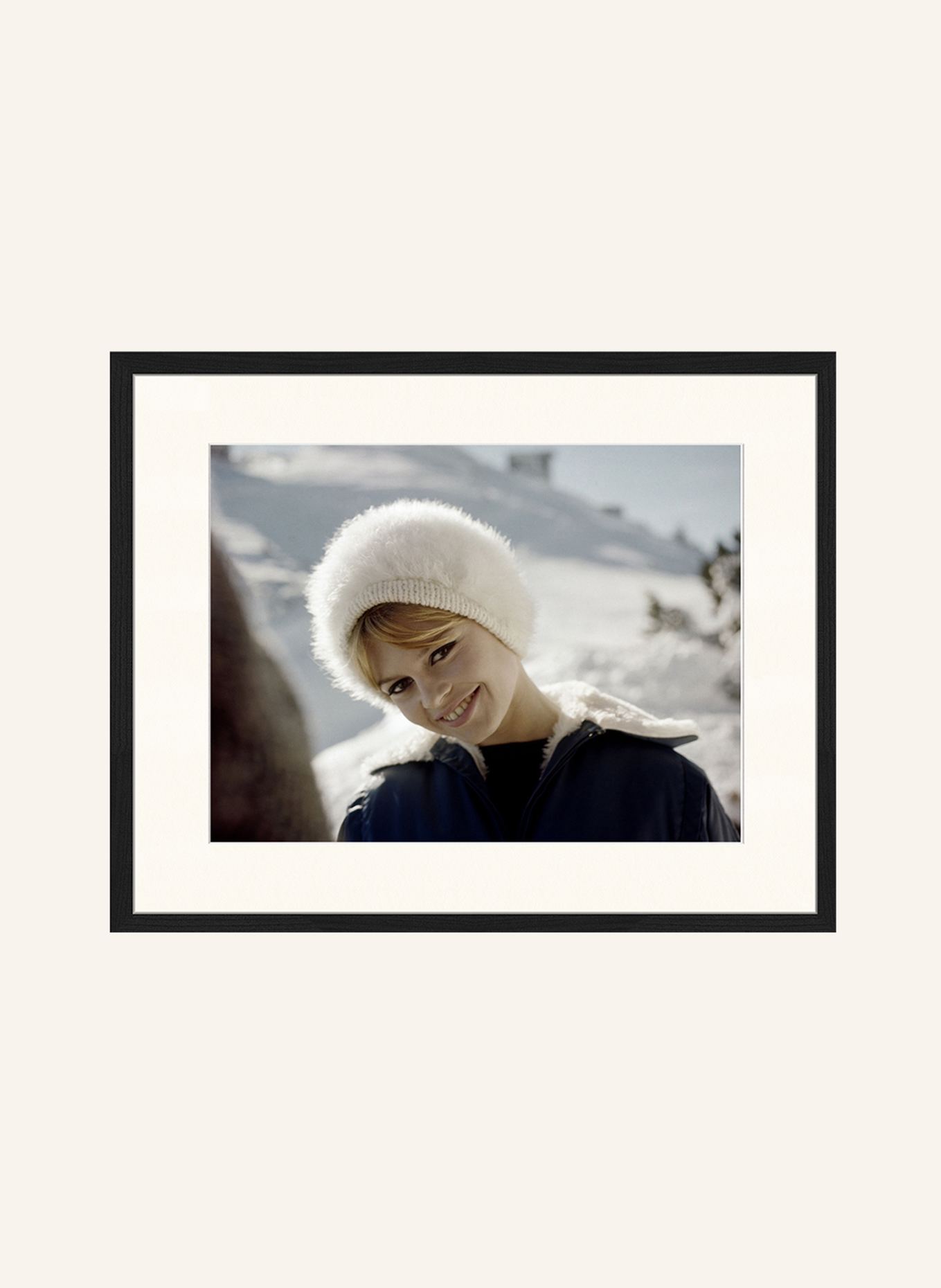 Liv Corday Wandbild BRIGITTE BARDOT WINTER mit Rahmen: SCHWARZ