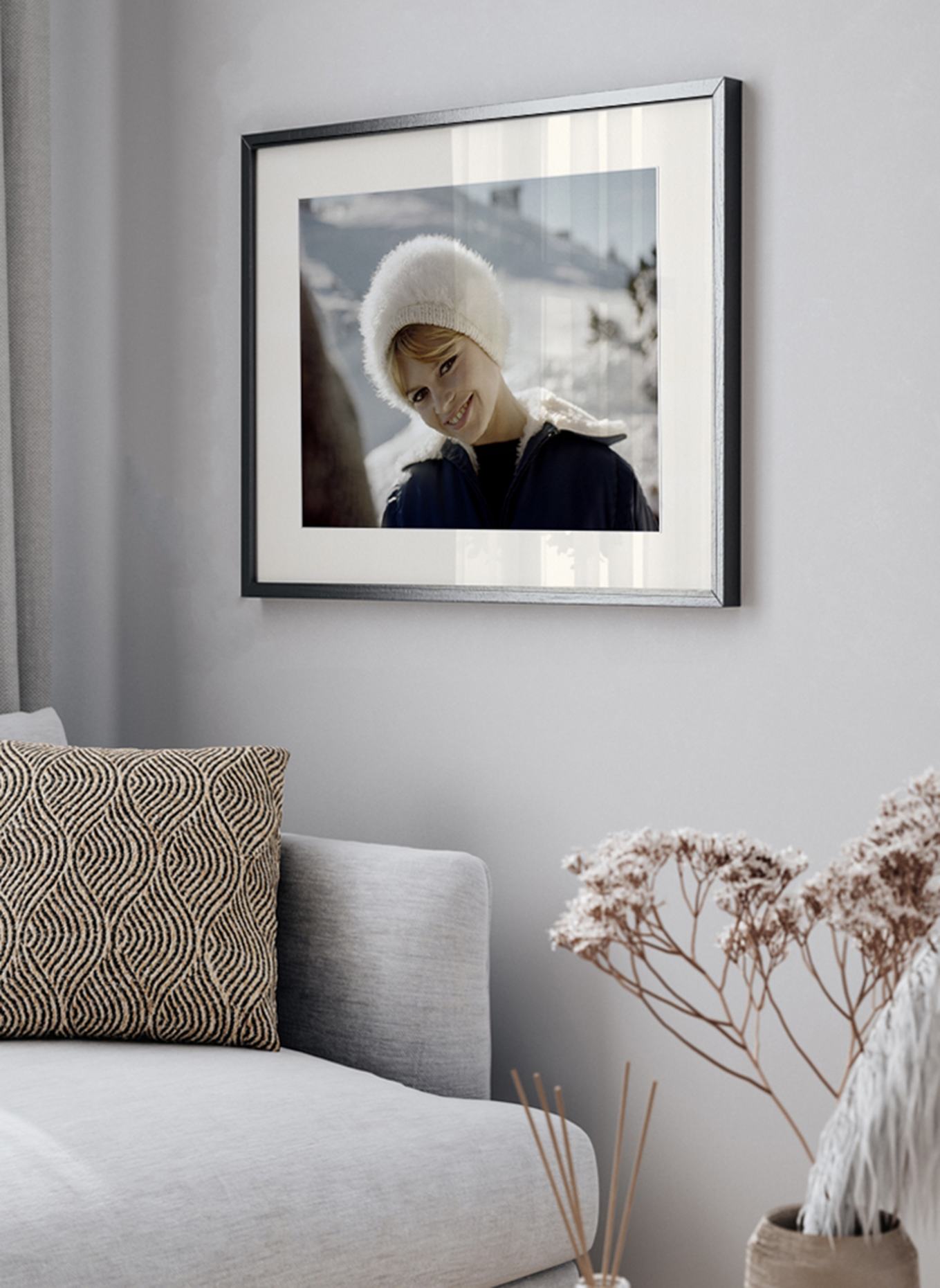 Liv Corday Wandbild BRIGITTE BARDOT WINTER mit Rahmen: SCHWARZ