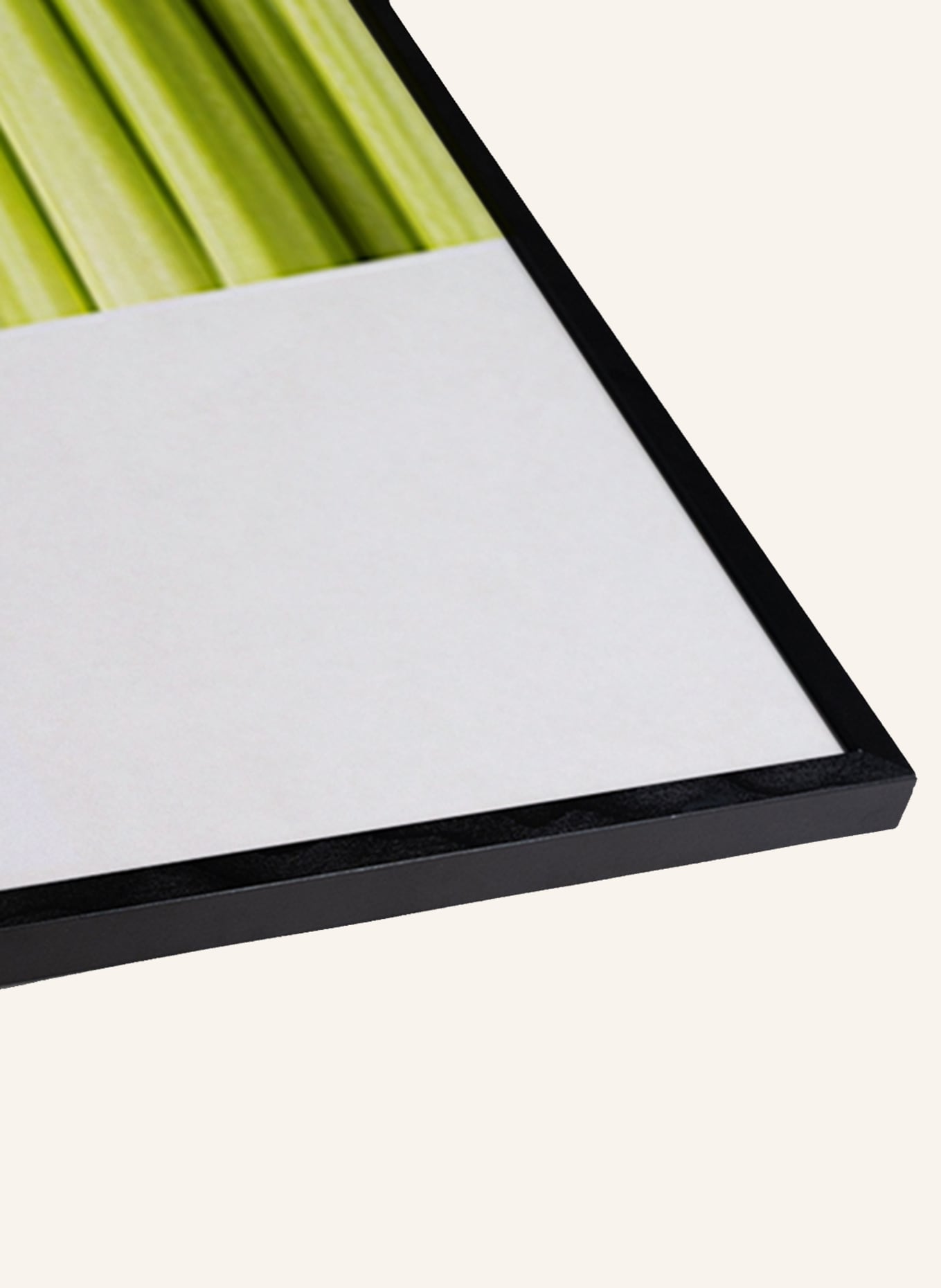 Liv Corday Wanddecoratie KLEUR: SALTY GREEN / SELDERIJGROEN met lijst: ZWART